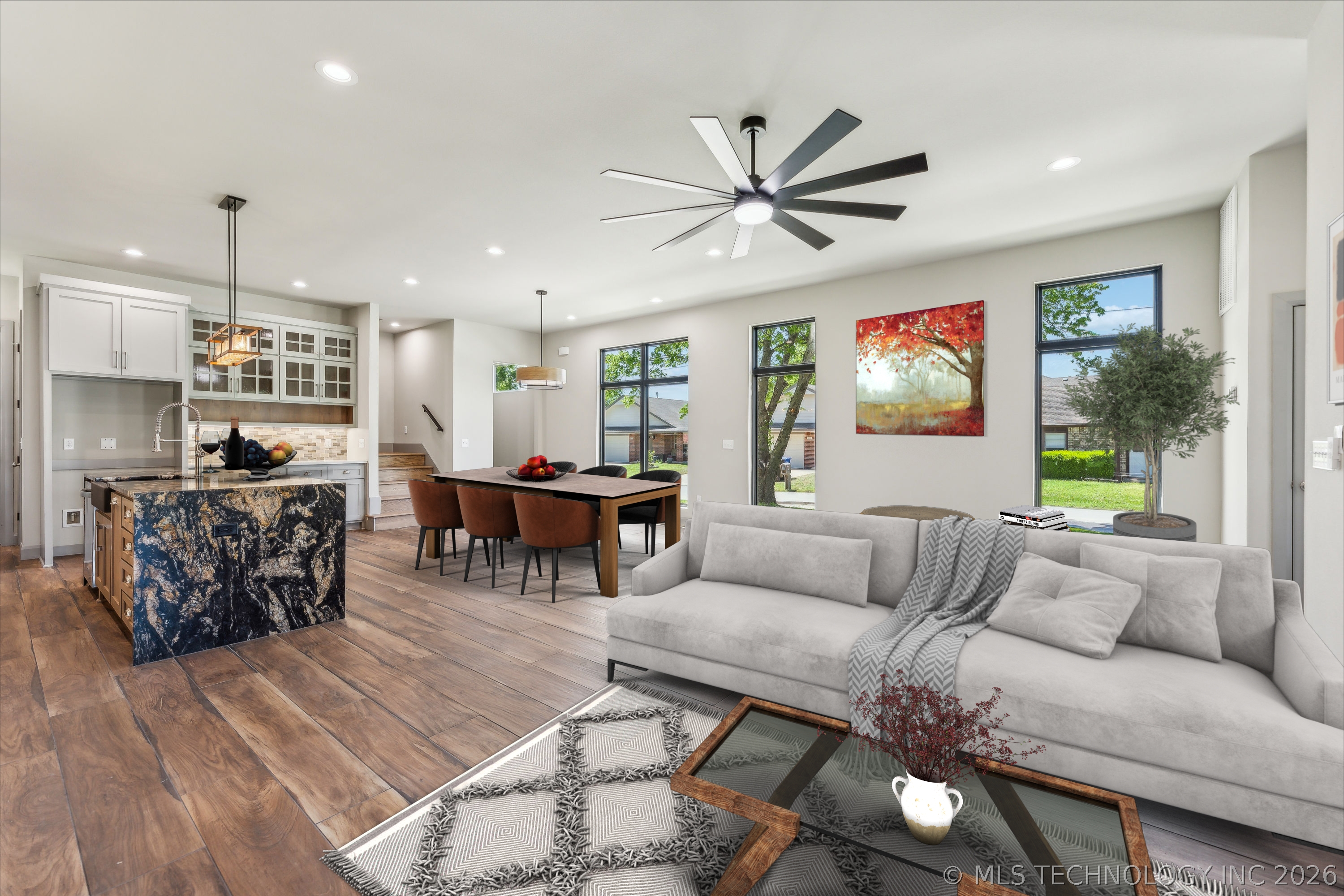 421 W Ft Worth Street Property Photo 4