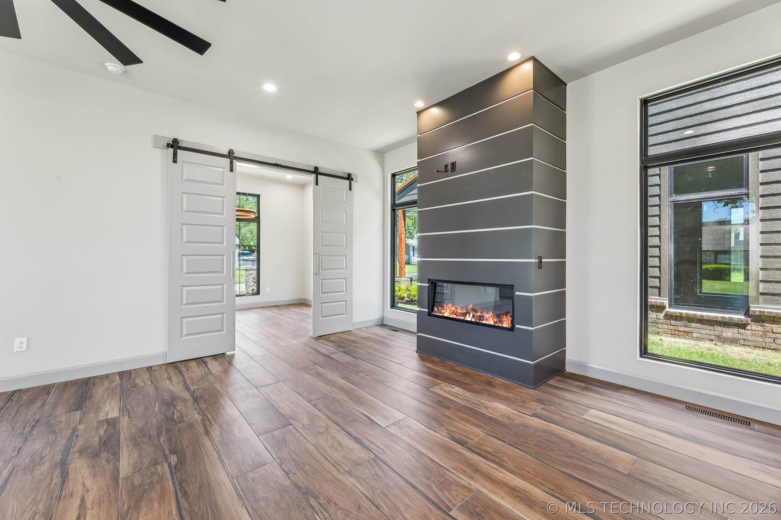 421 W Ft Worth Street Property Photo 7