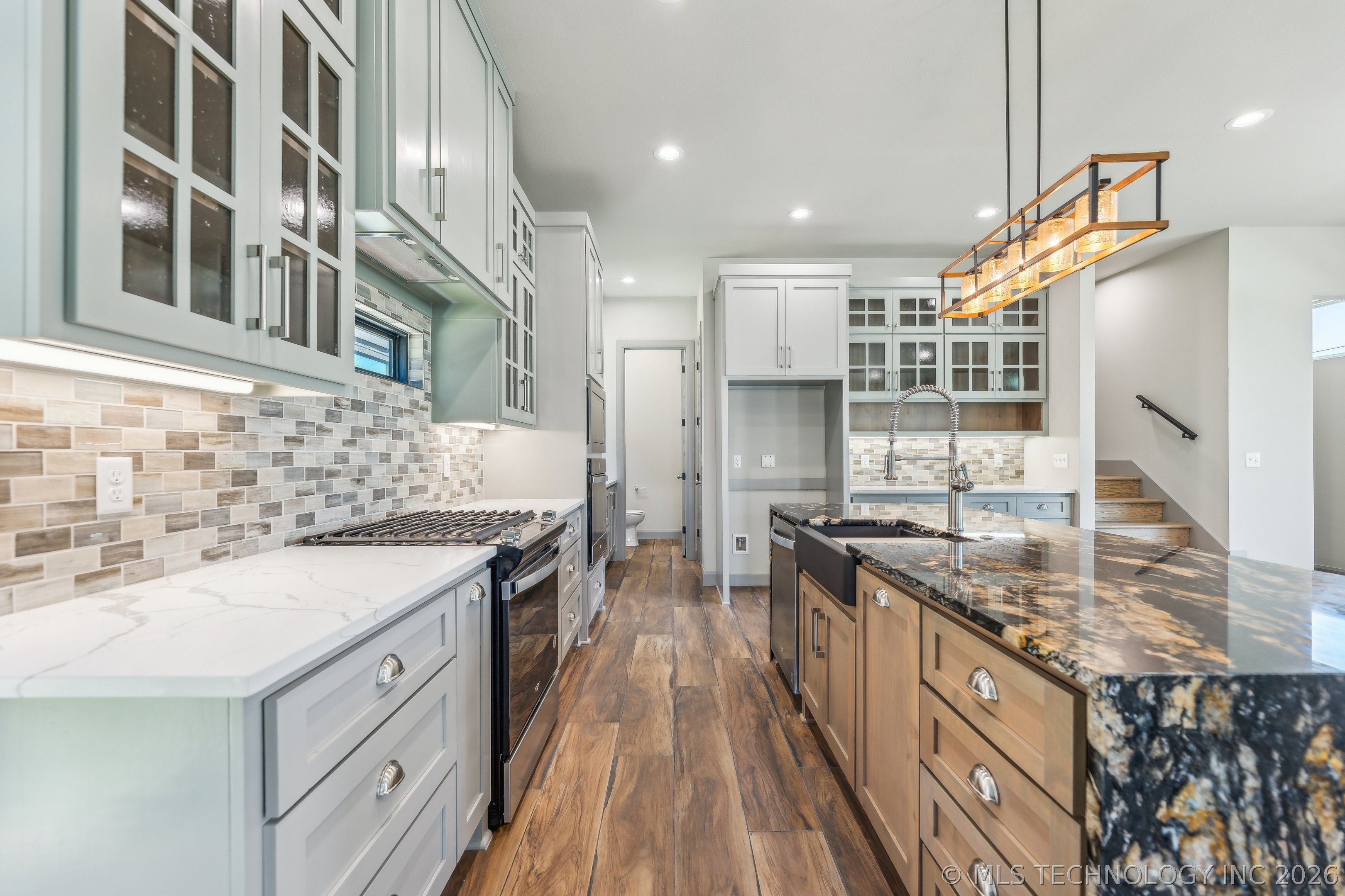 421 W Ft Worth Street Property Photo 12