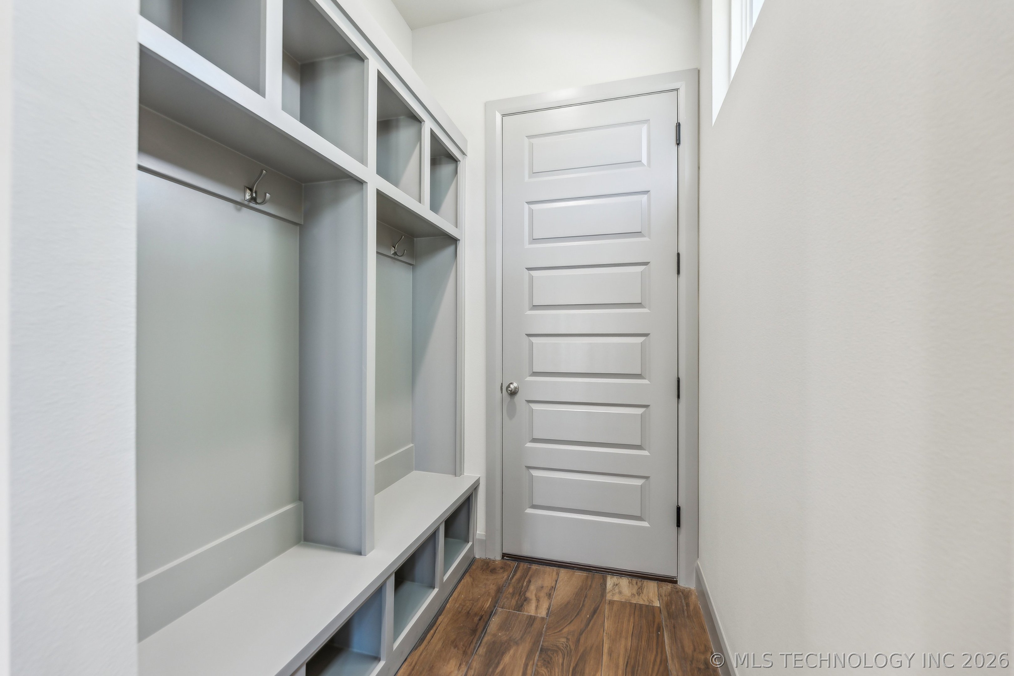 421 W Ft Worth Street Property Photo 18