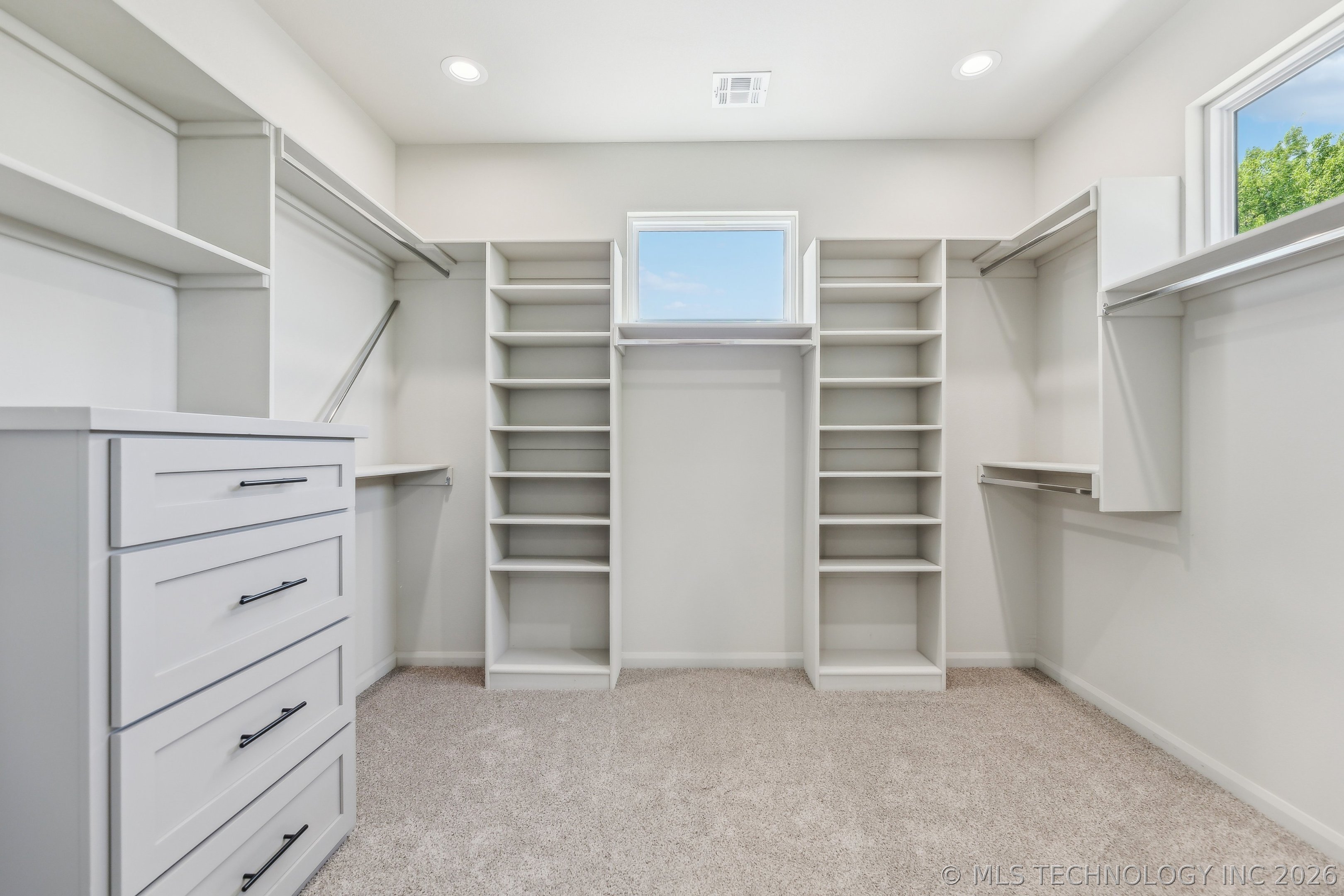 421 W Ft Worth Street Property Photo 27