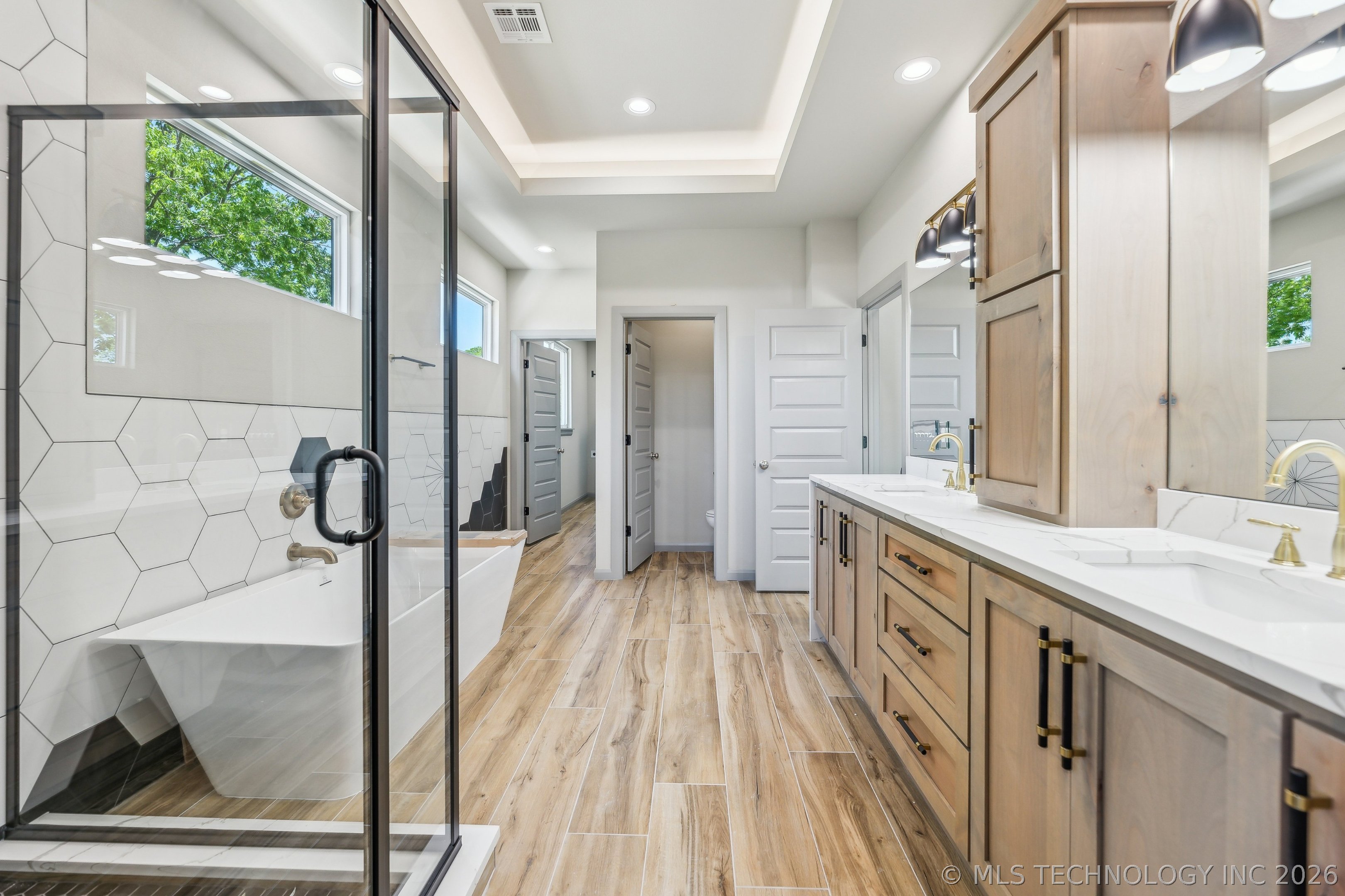 421 W Ft Worth Street Property Photo 28