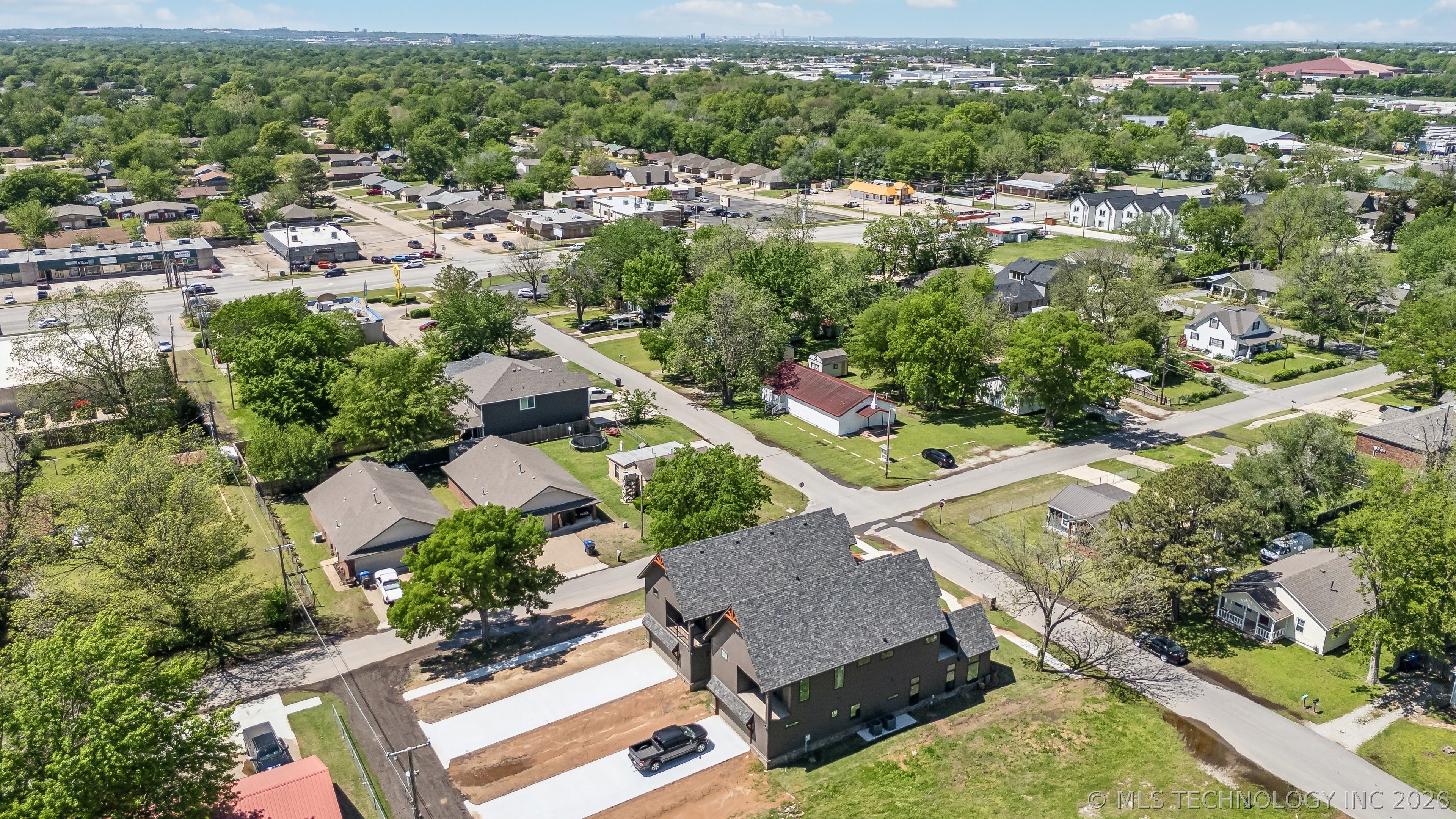421 W Ft Worth Street Property Photo 41