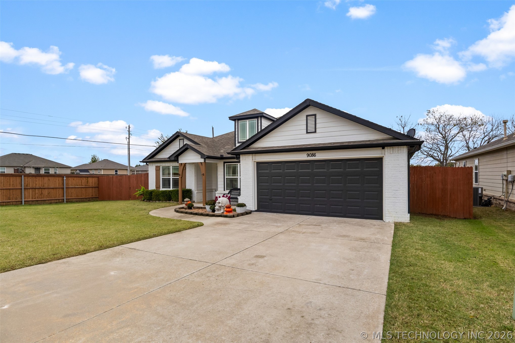 9086 S 253rd Avenue E Property Photo 3