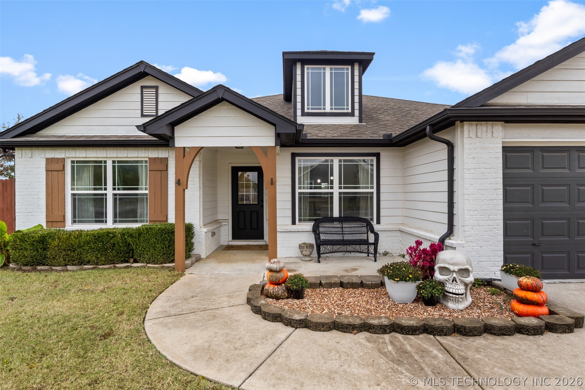 9086 S 253rd Avenue E Property Photo 4