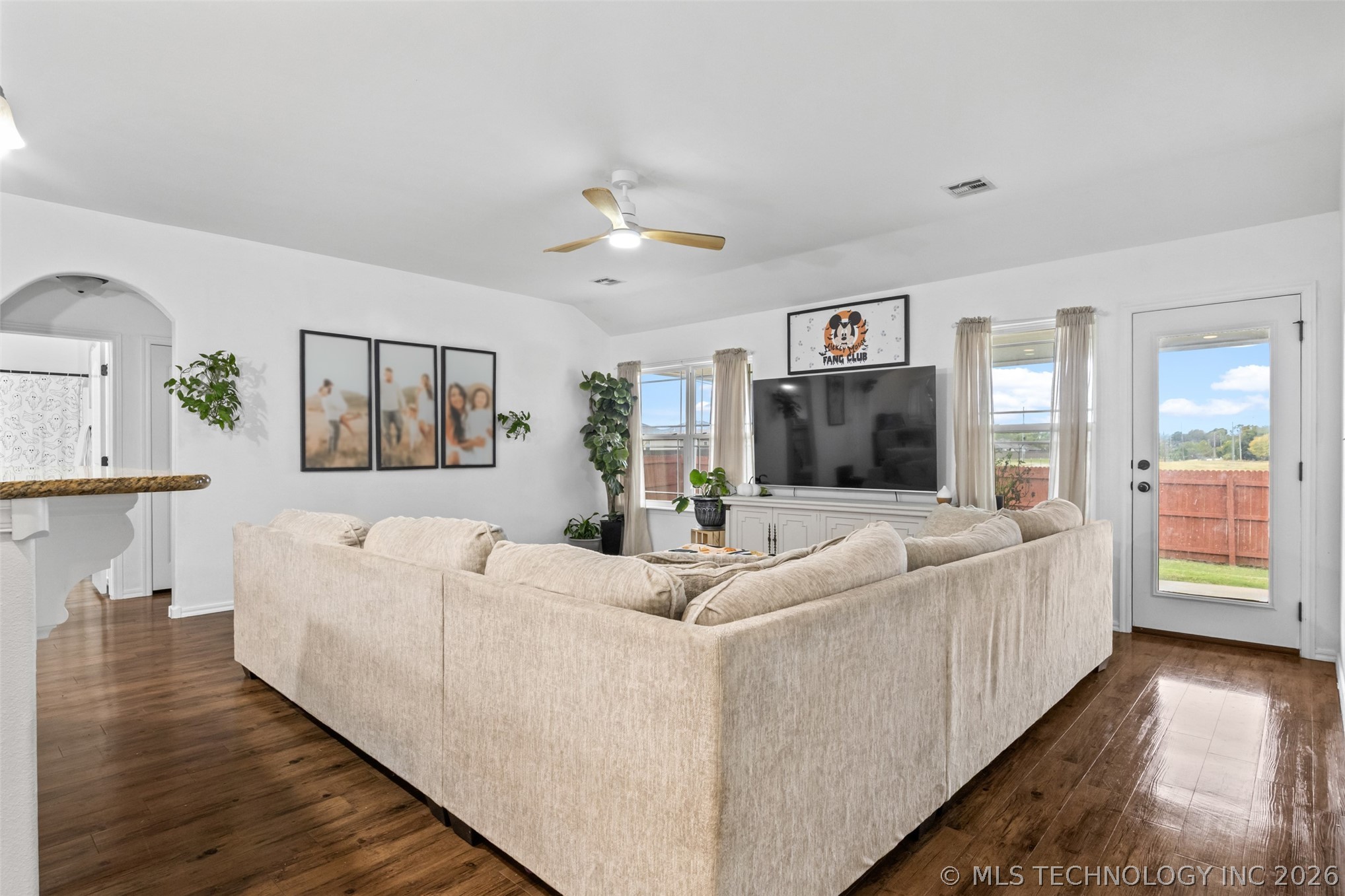 9086 S 253rd Avenue E Property Photo 14