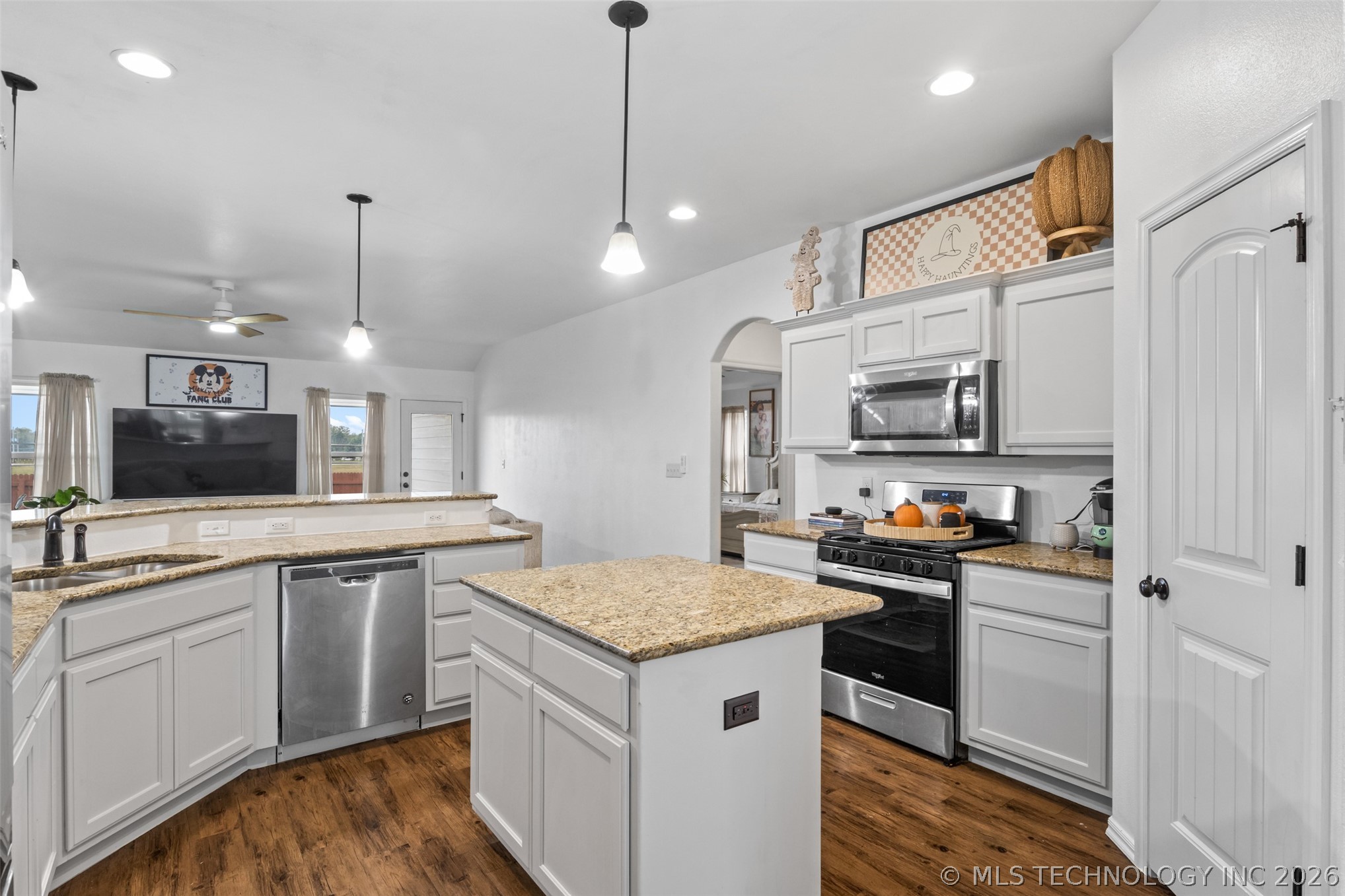 9086 S 253rd Avenue E Property Photo 16