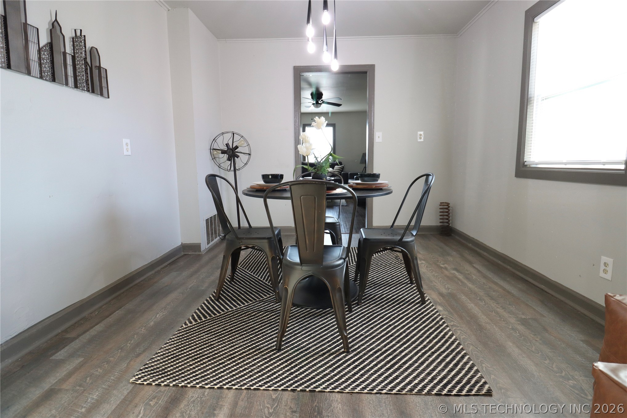 3203 E Oklahoma Place Property Photo 5