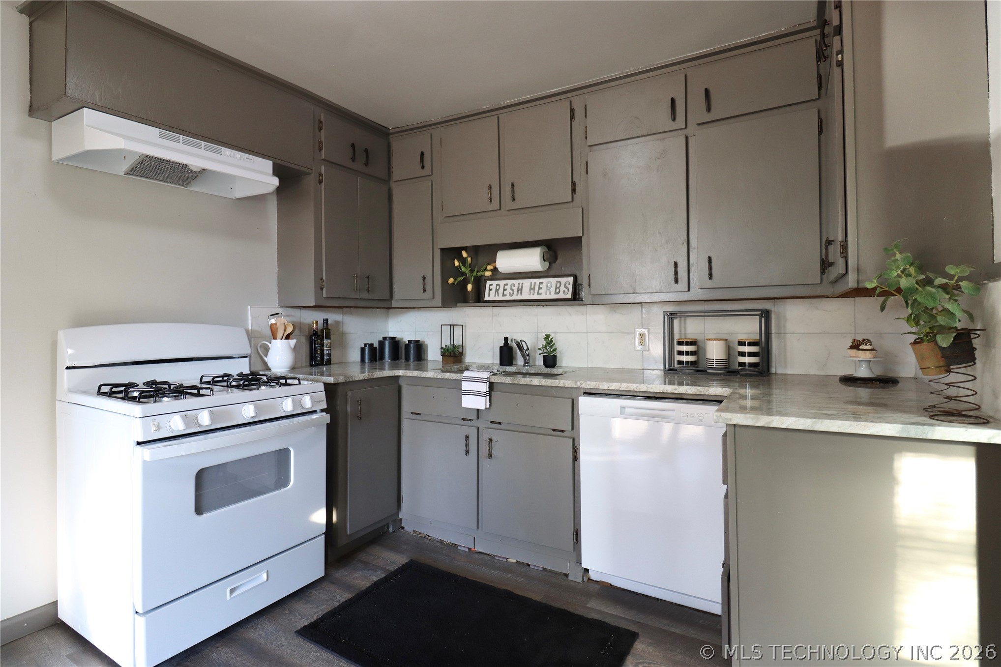 3203 E Oklahoma Place Property Photo 7