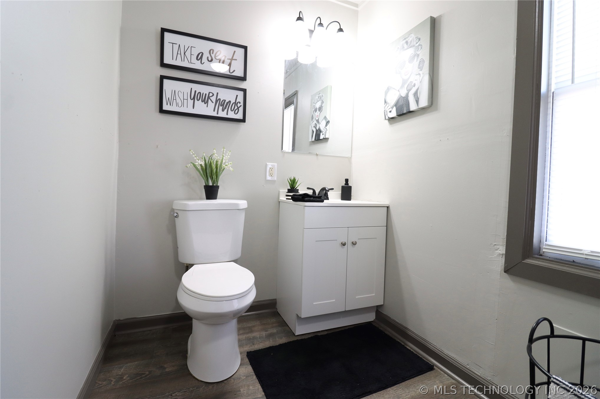 3203 E Oklahoma Place Property Photo 9