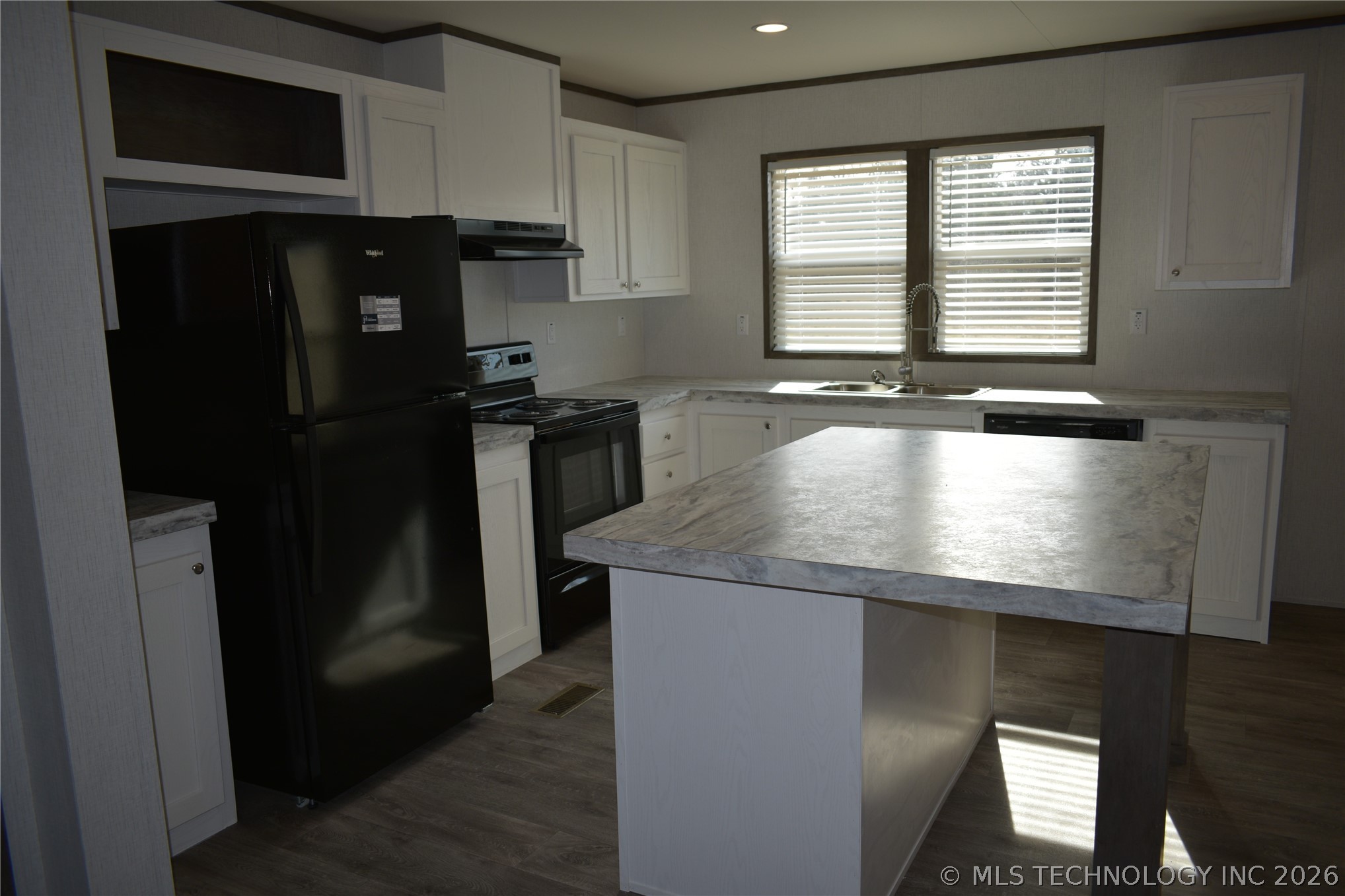 532 N 4360 Road Property Photo 5