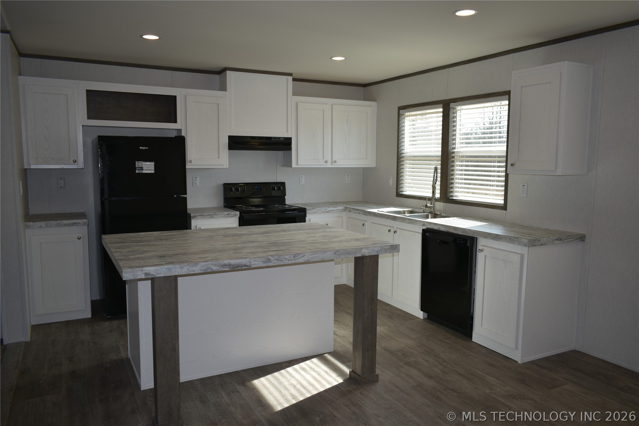 532 N 4360 Road Property Photo 6