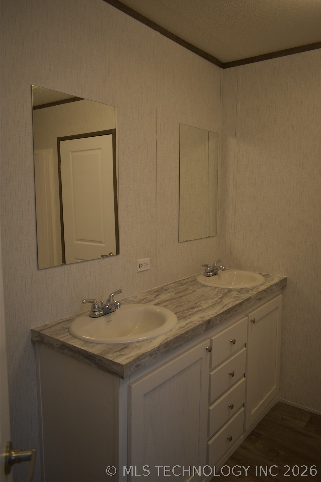 532 N 4360 Road Property Photo 10