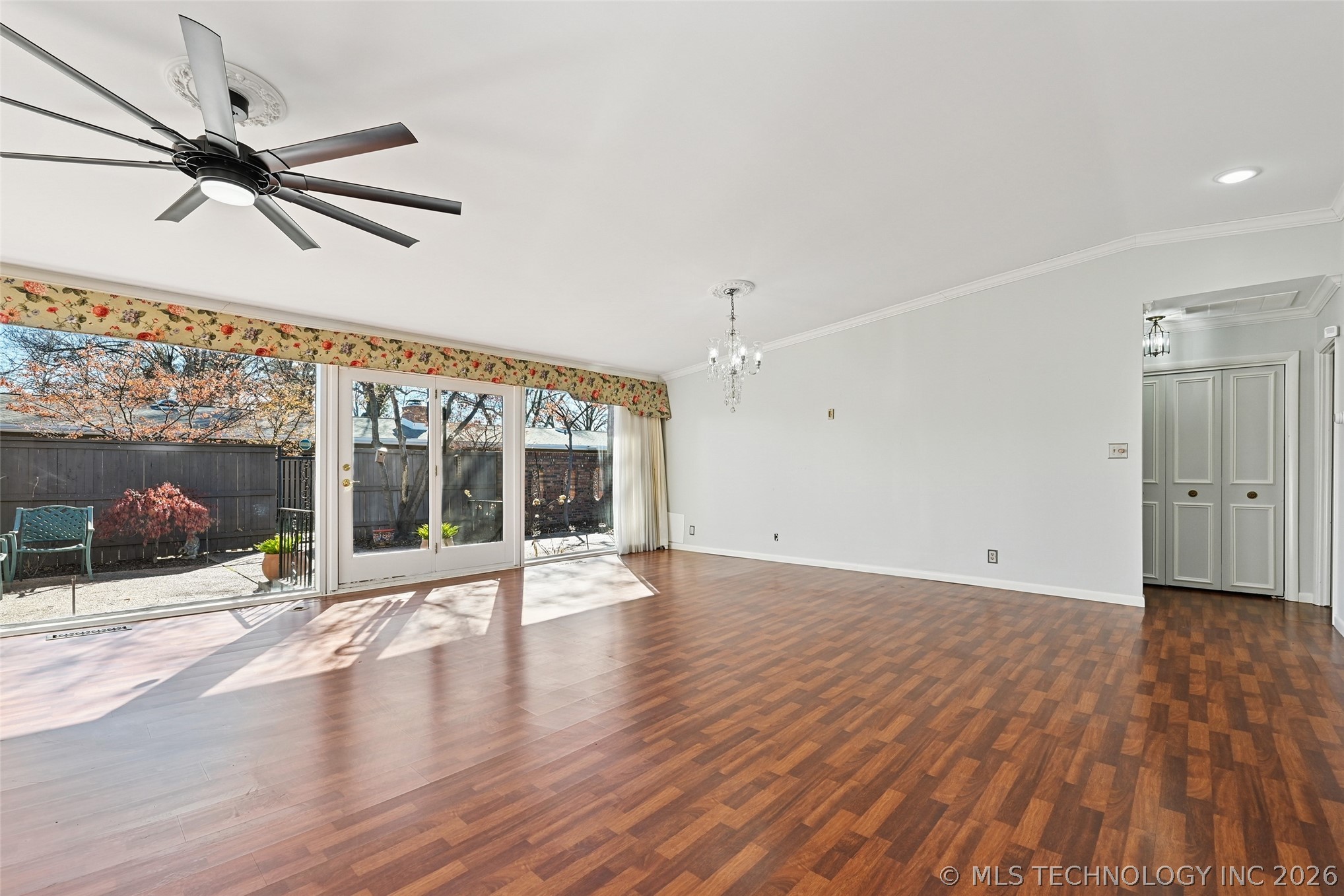 2130 E 60th Street I3 Property Photo 9