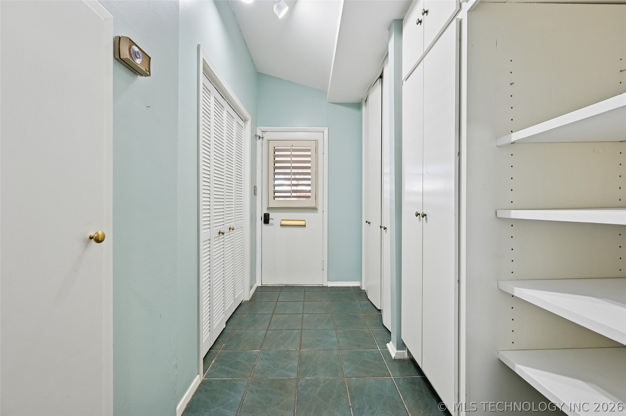 2130 E 60th Street I3 Property Photo 22