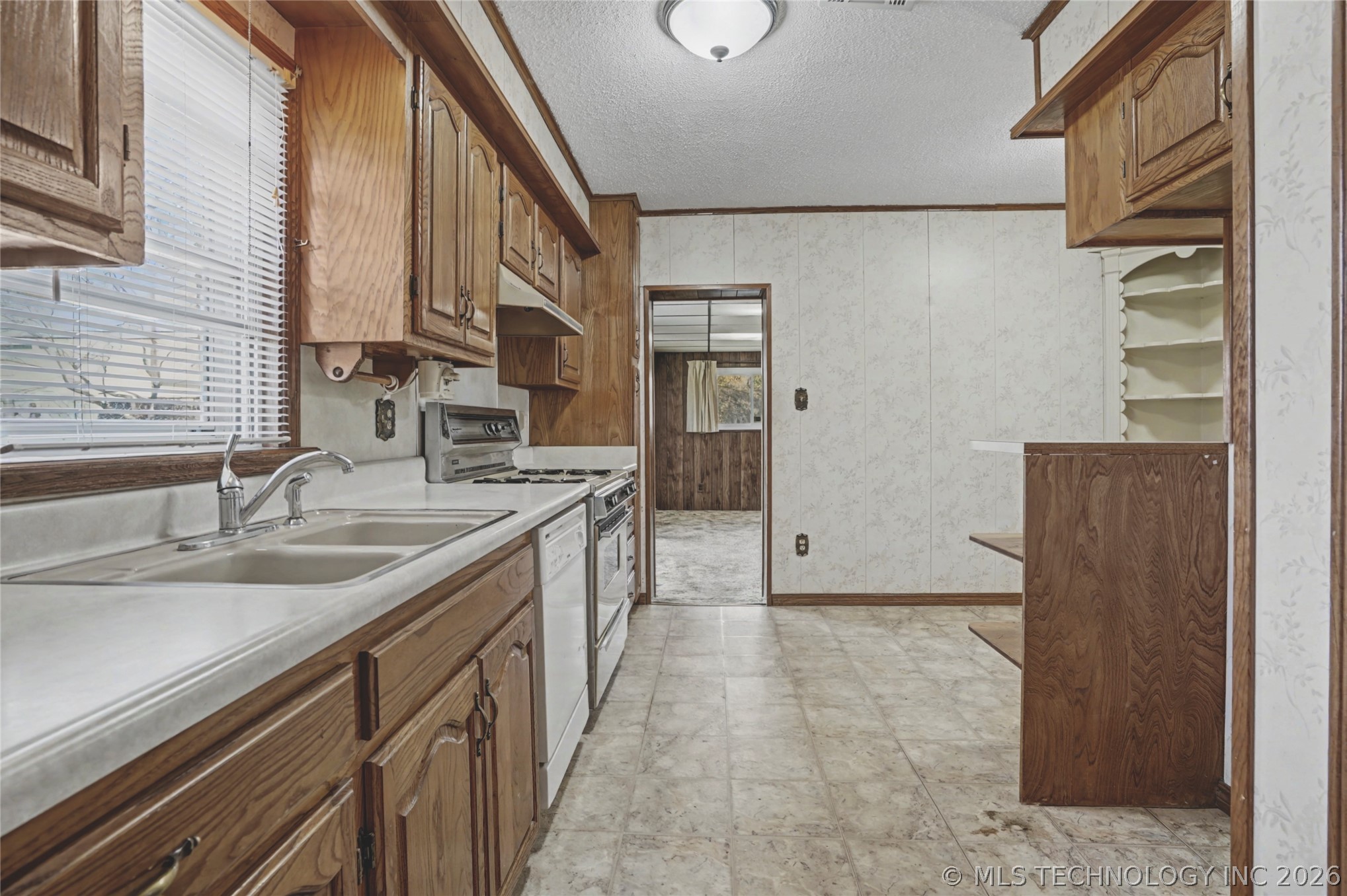 1231 S Gary Place Property Photo 9