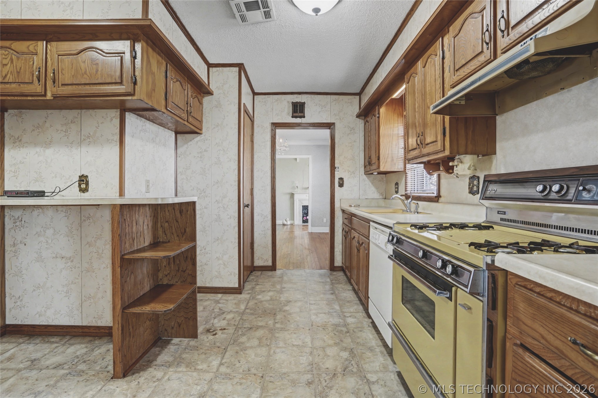 1231 S Gary Place Property Photo 10