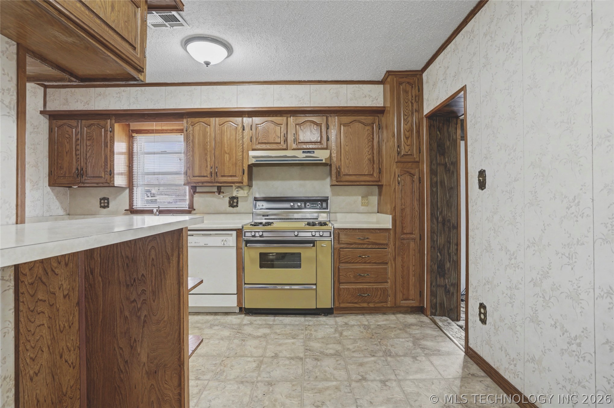 1231 S Gary Place Property Photo 11