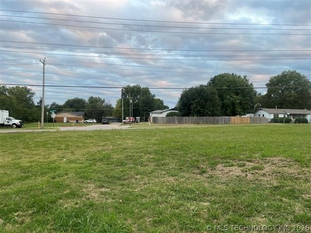 5608 N Garrison Avenue Property Photo 8