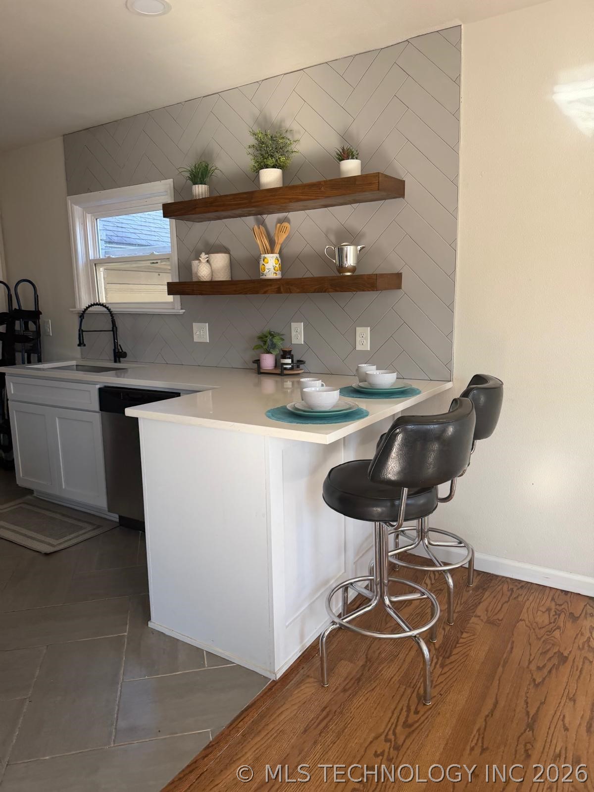 1210 S Evanston Avenue Property Photo 8