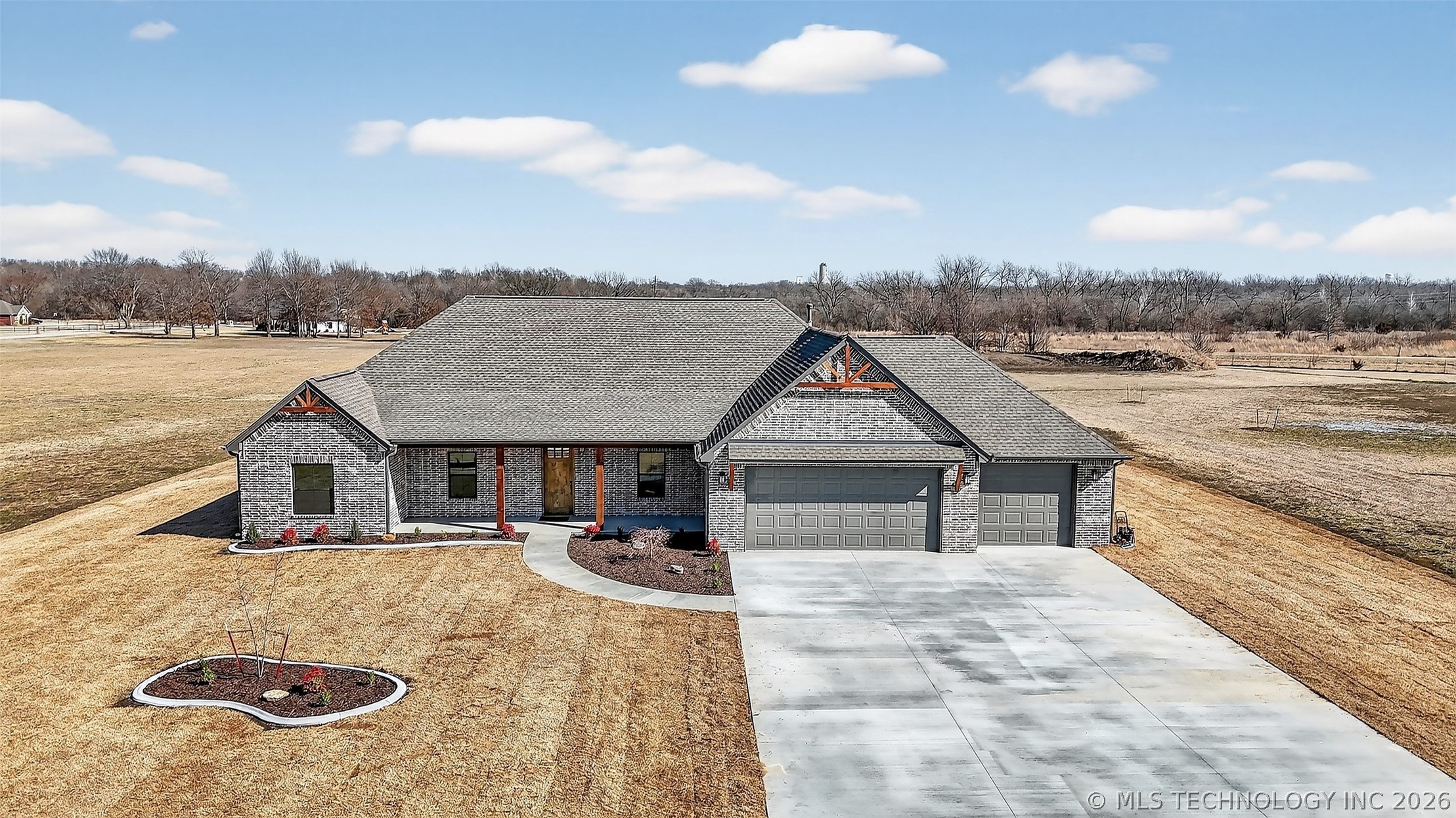 3077 S 4322 Road Property Photo 3