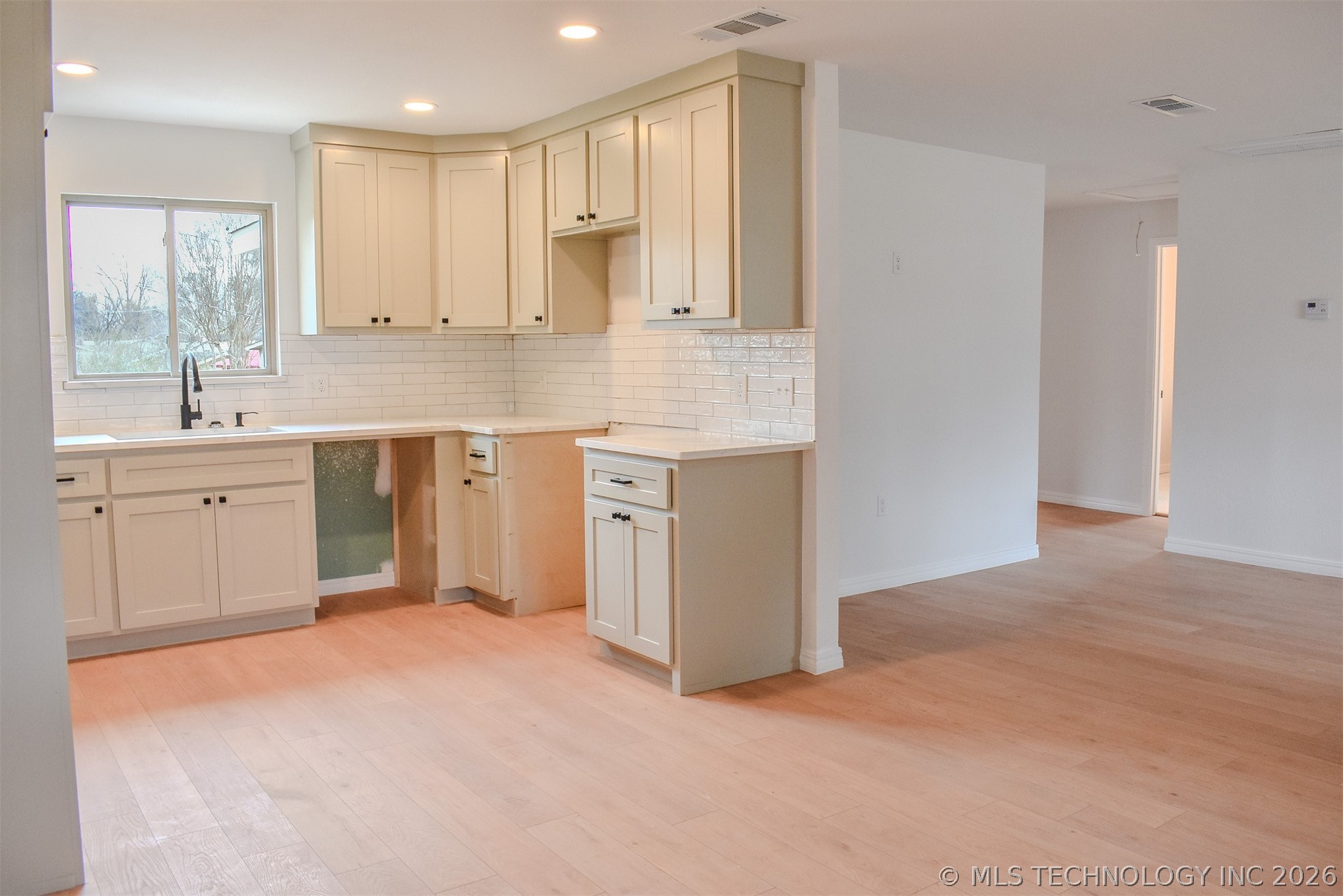 502 Ne G Street Property Photo 8