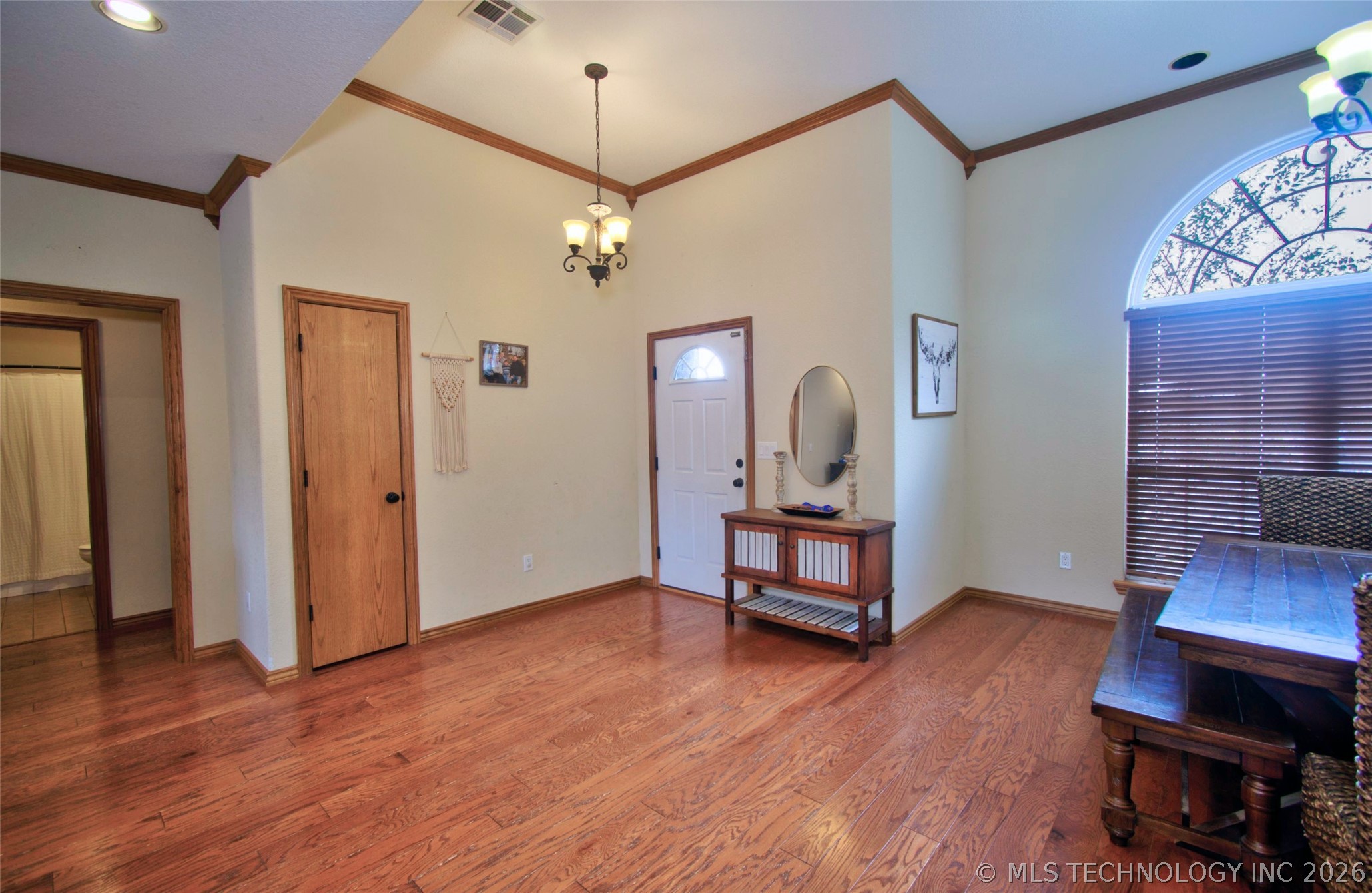 1129 Elizabeth Drive Property Photo 3