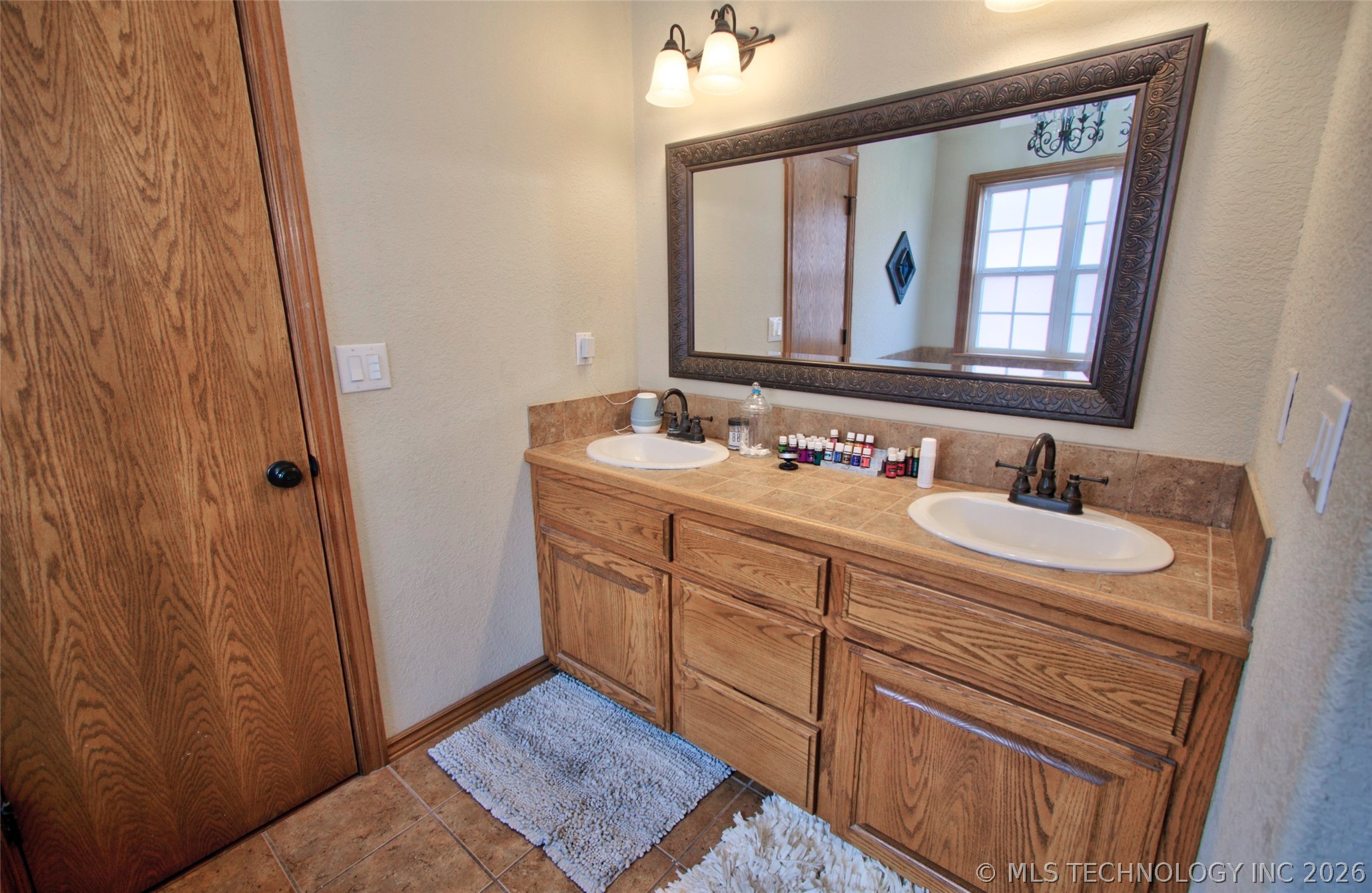 1129 Elizabeth Drive Property Photo 16