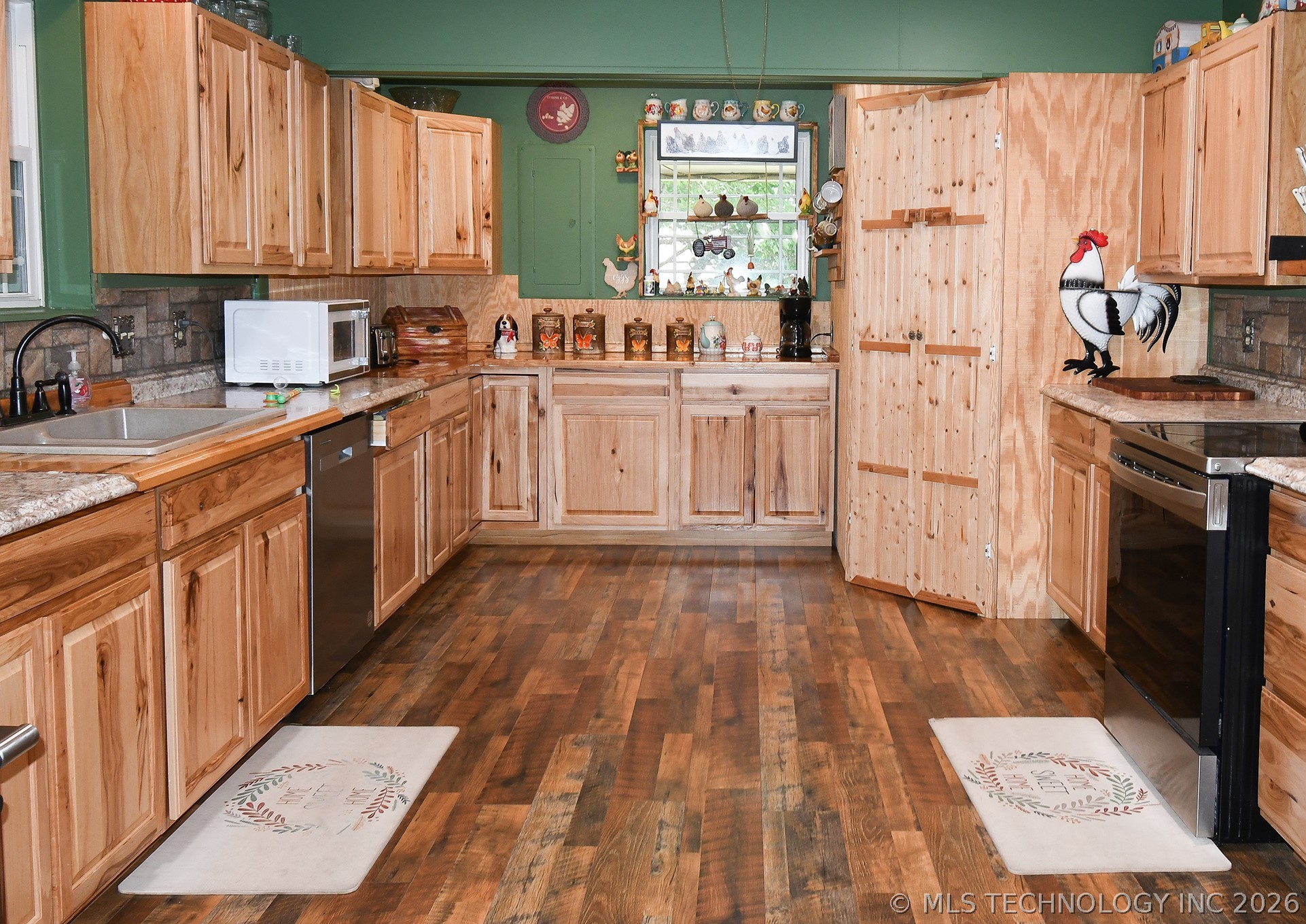 1108 Maple Lane Property Photo 3