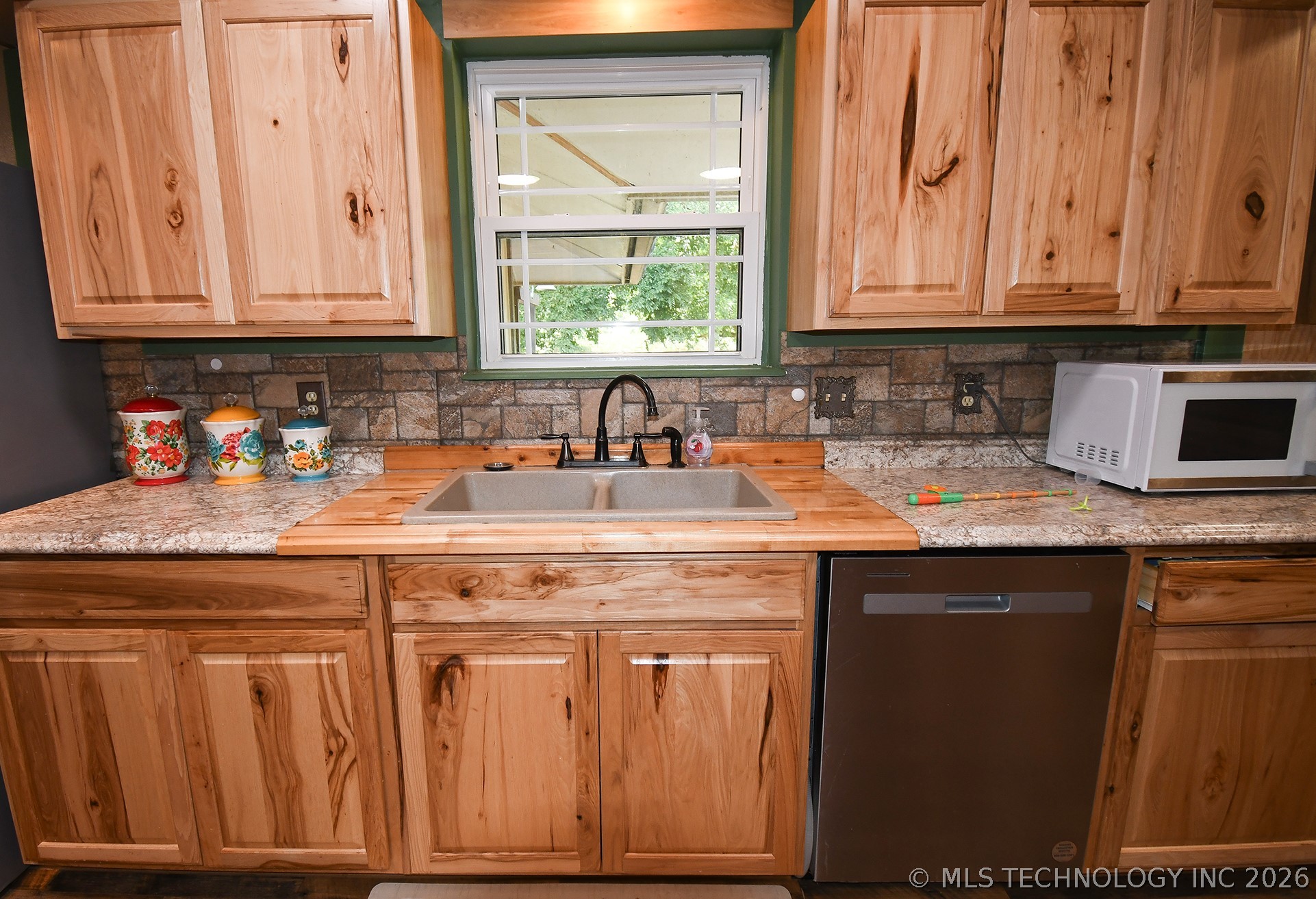 1108 Maple Lane Property Photo 6