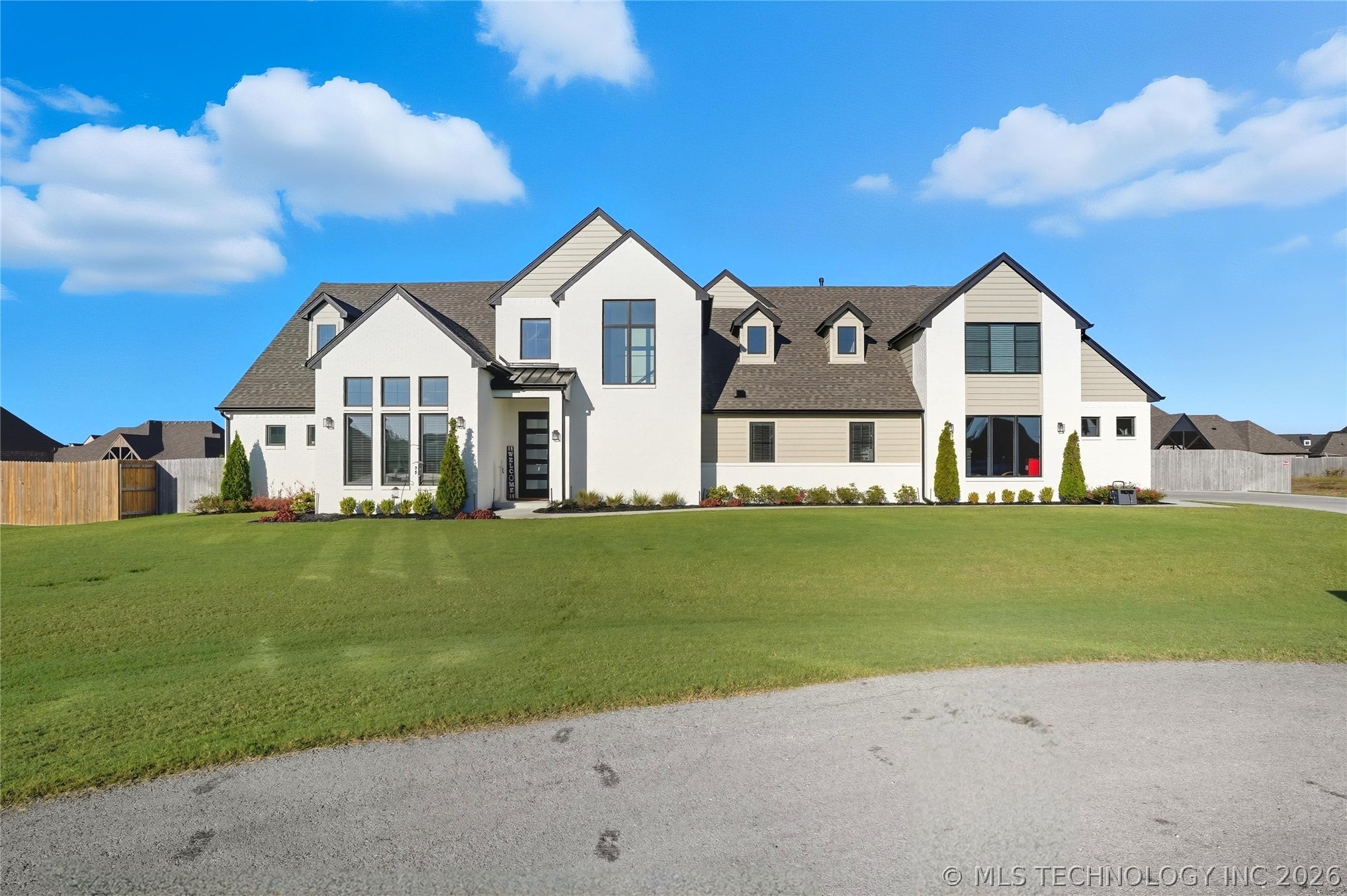 17816 S 47th East Avenue Property Photo 3