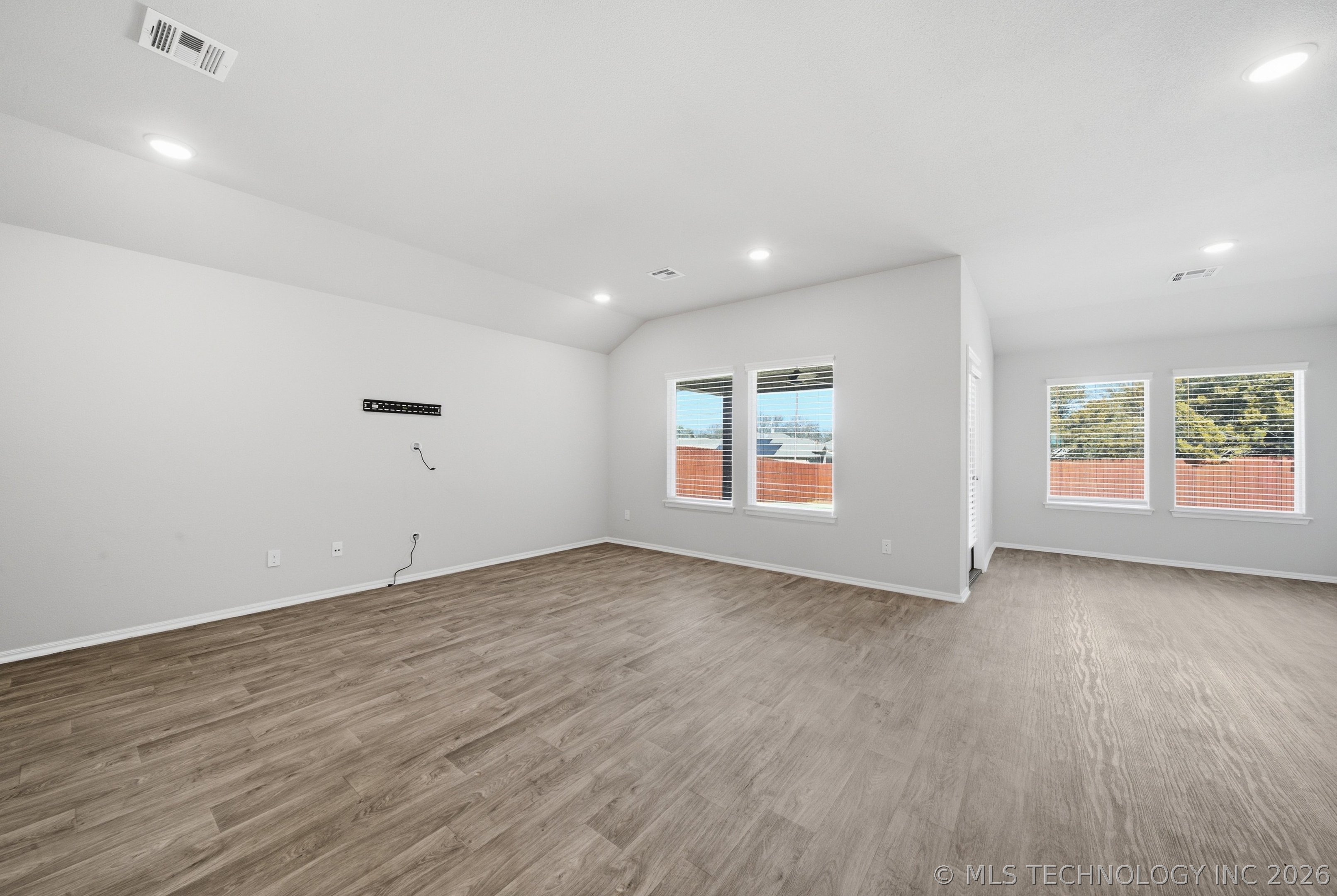 3306 Rushmore Circle Property Photo 6