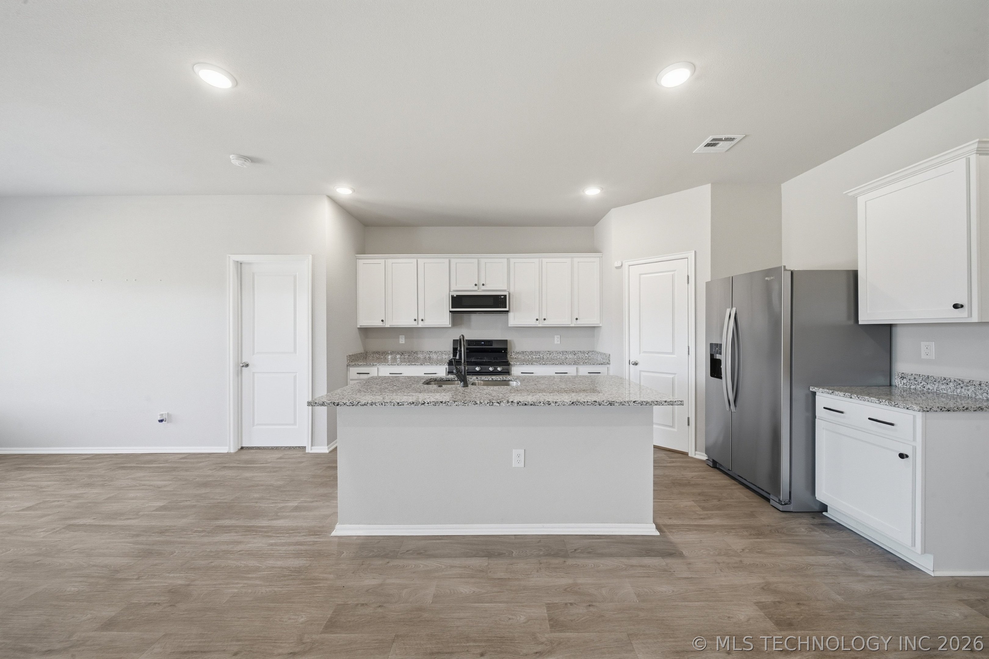 3306 Rushmore Circle Property Photo 9