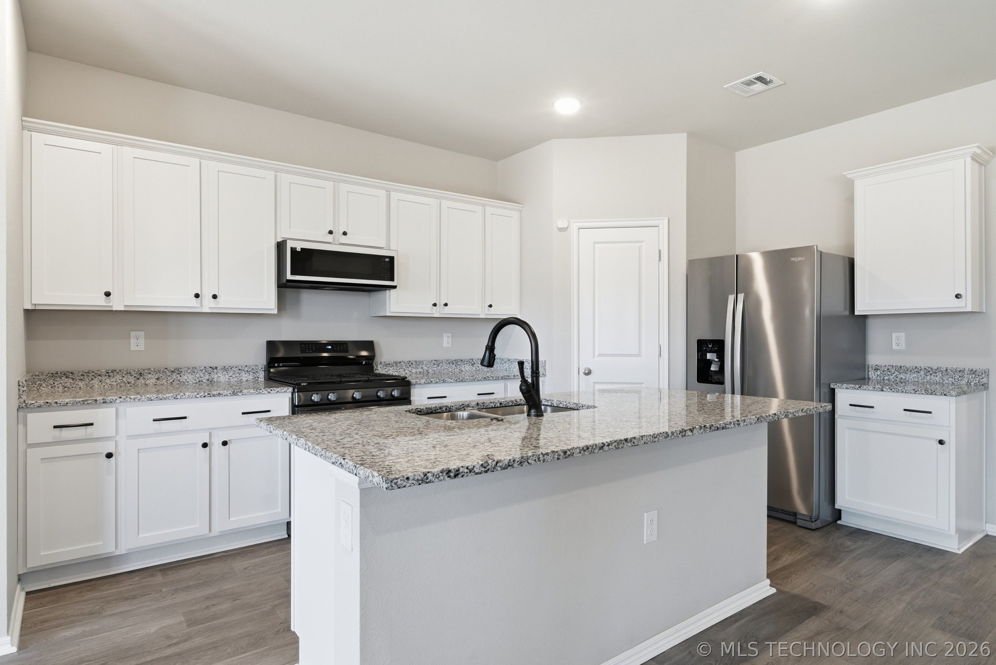 3306 Rushmore Circle Property Photo 10