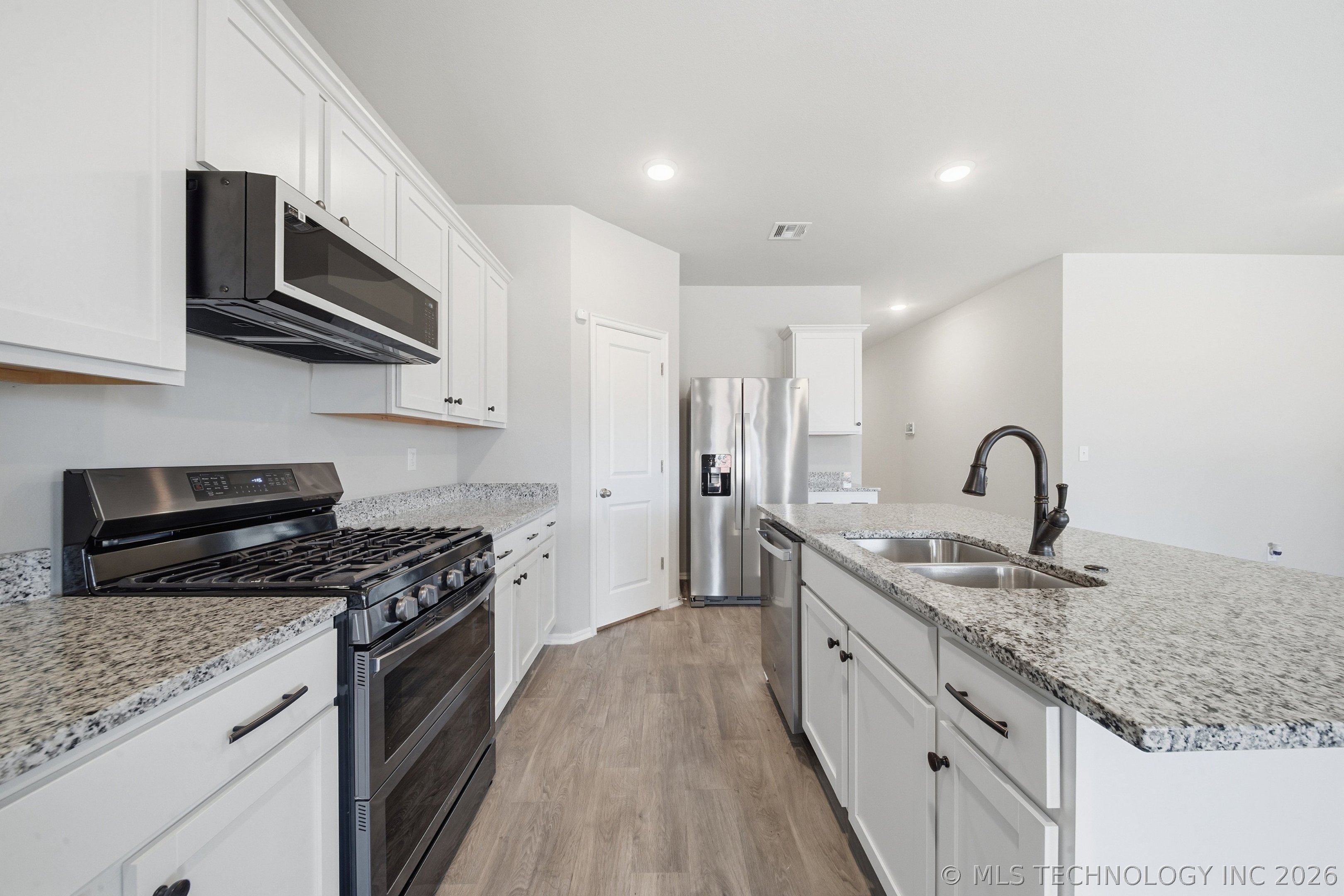 3306 Rushmore Circle Property Photo 11