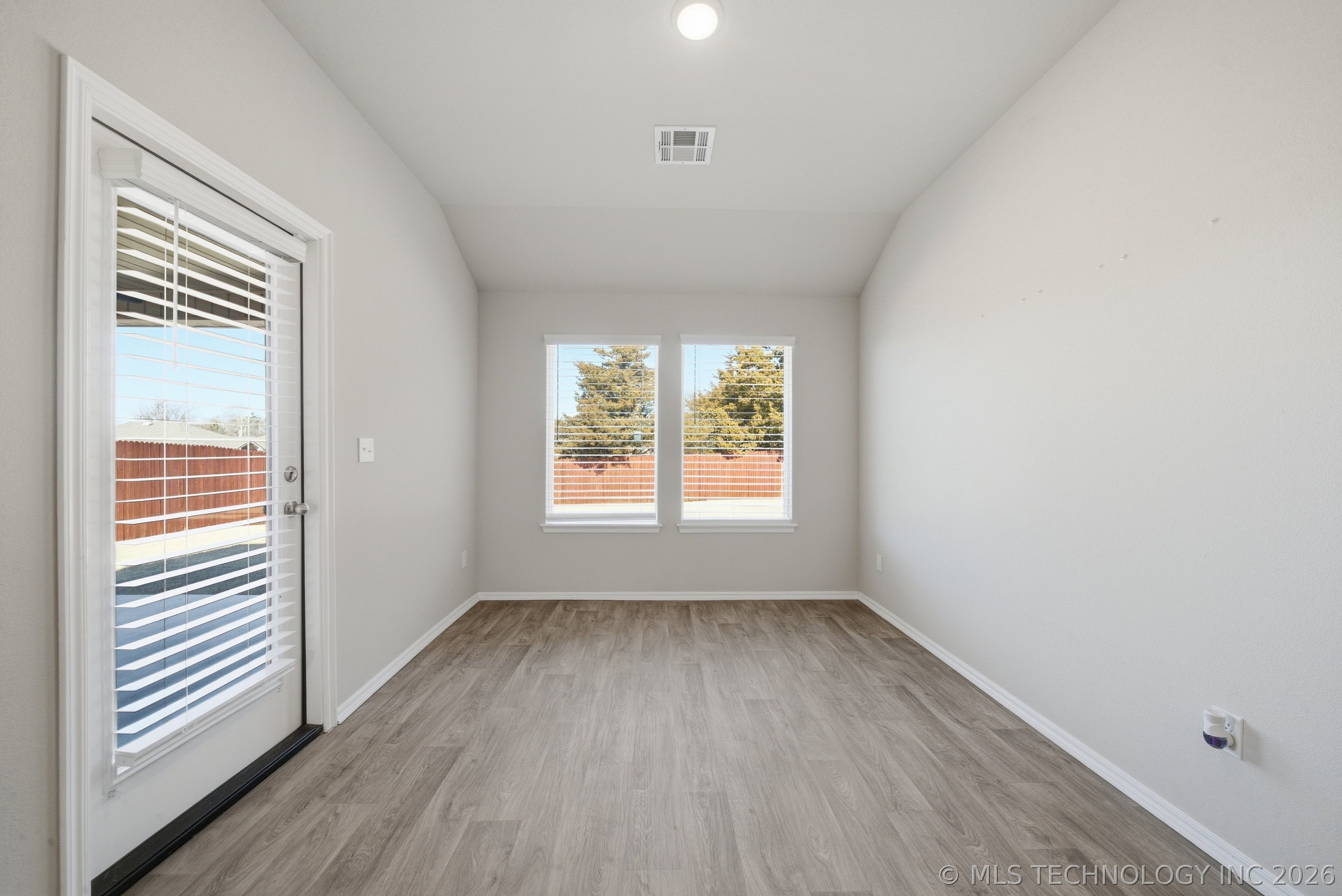 3306 Rushmore Circle Property Photo 21