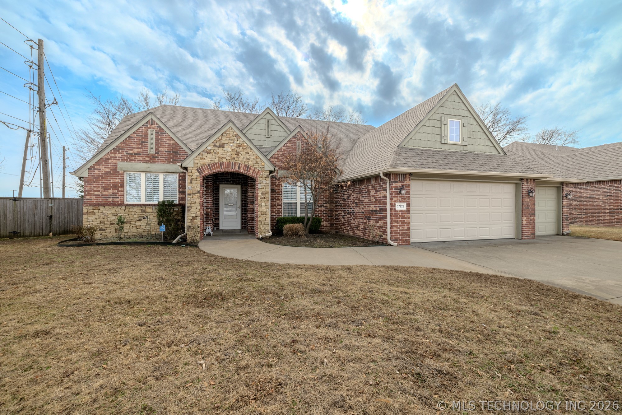 17626 E 48th Street Property Photo 3