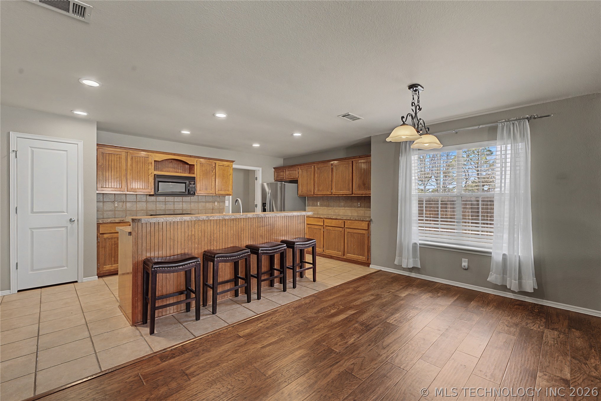 10103 E 91st Court N Property Photo 3