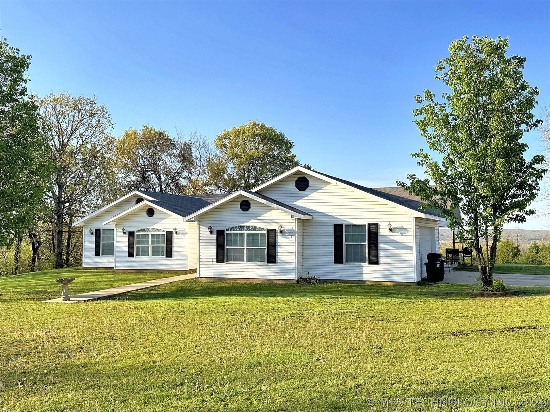 7840 W Wildflower Lane Property Photo 2
