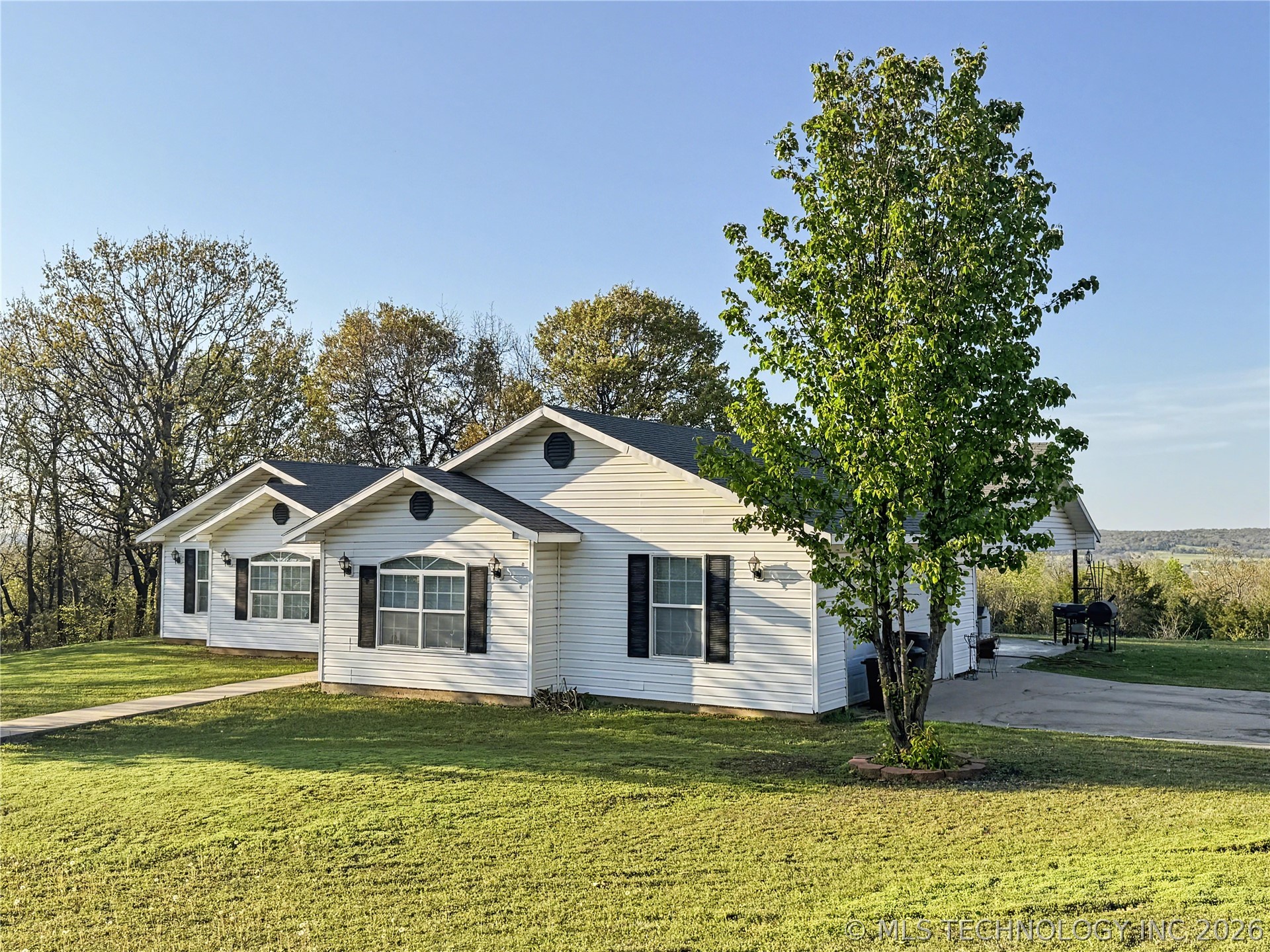 7840 W Wildflower Lane Property Photo 3