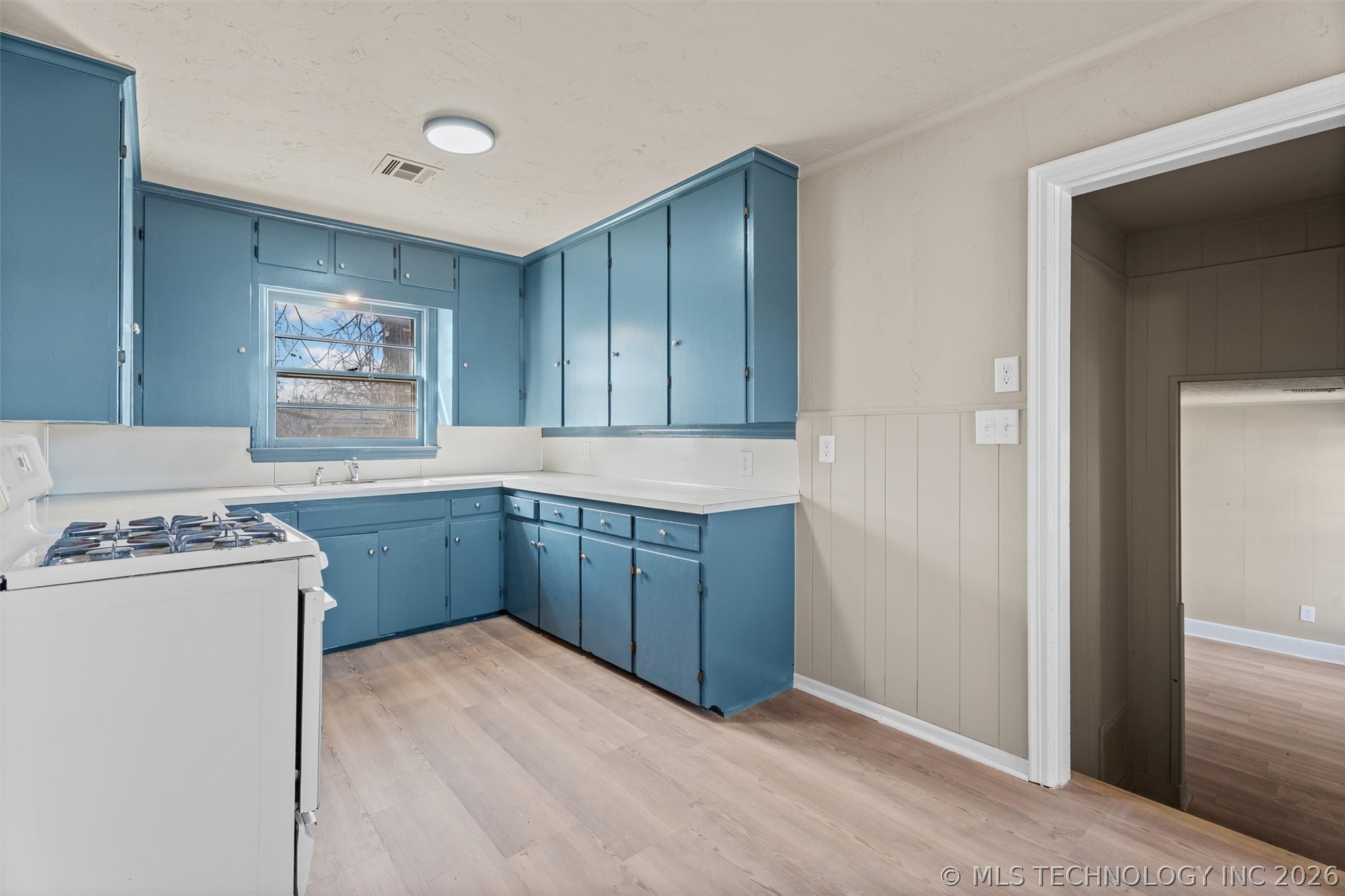 709 N Cherokee Avenue Property Photo 8