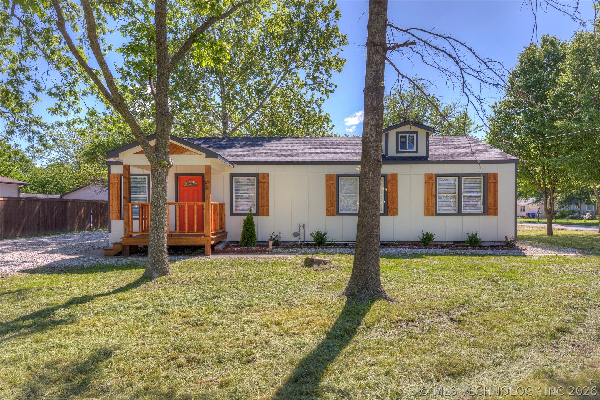 917 S Birch Place Property Photo 1