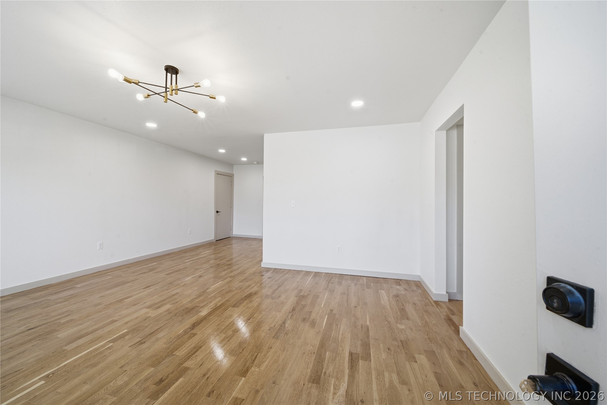 517 S 79th East Avenue Property Photo 4