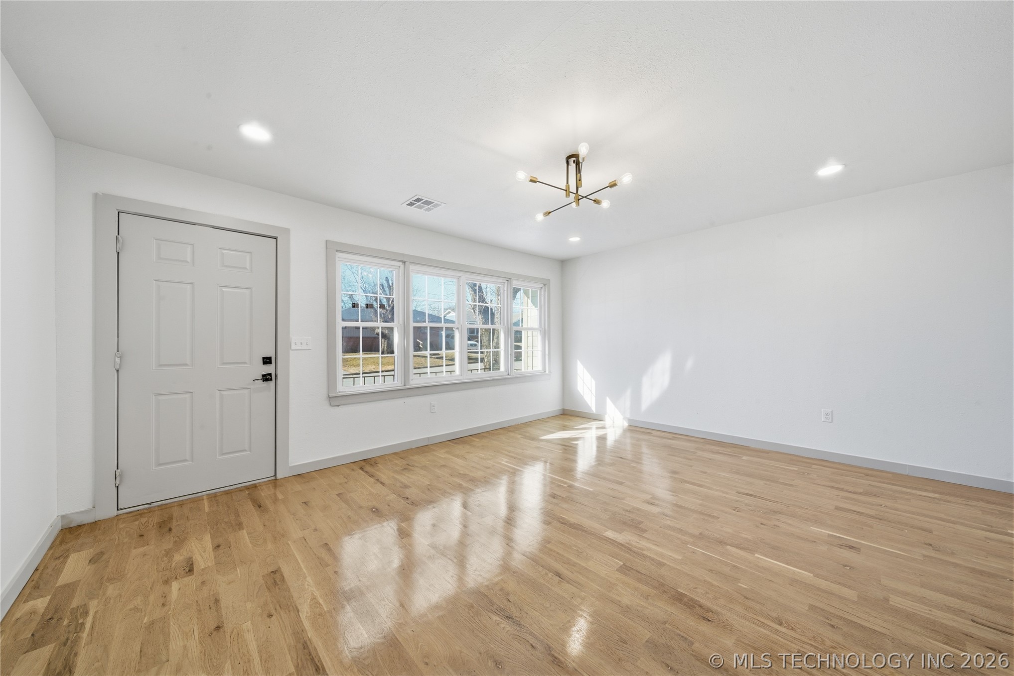 517 S 79th East Avenue Property Photo 5