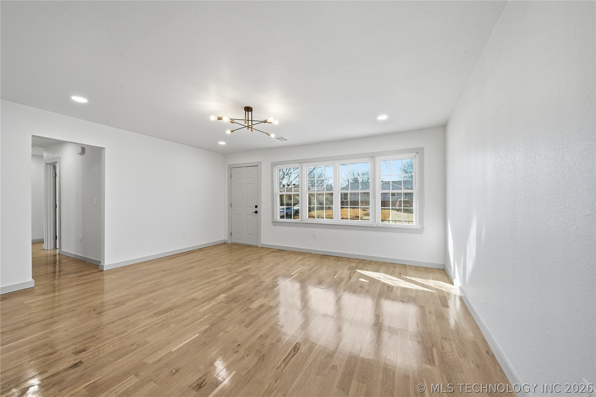 517 S 79th East Avenue Property Photo 6