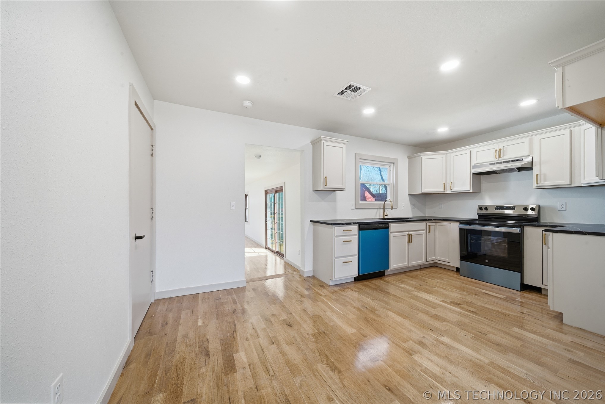 517 S 79th East Avenue Property Photo 7