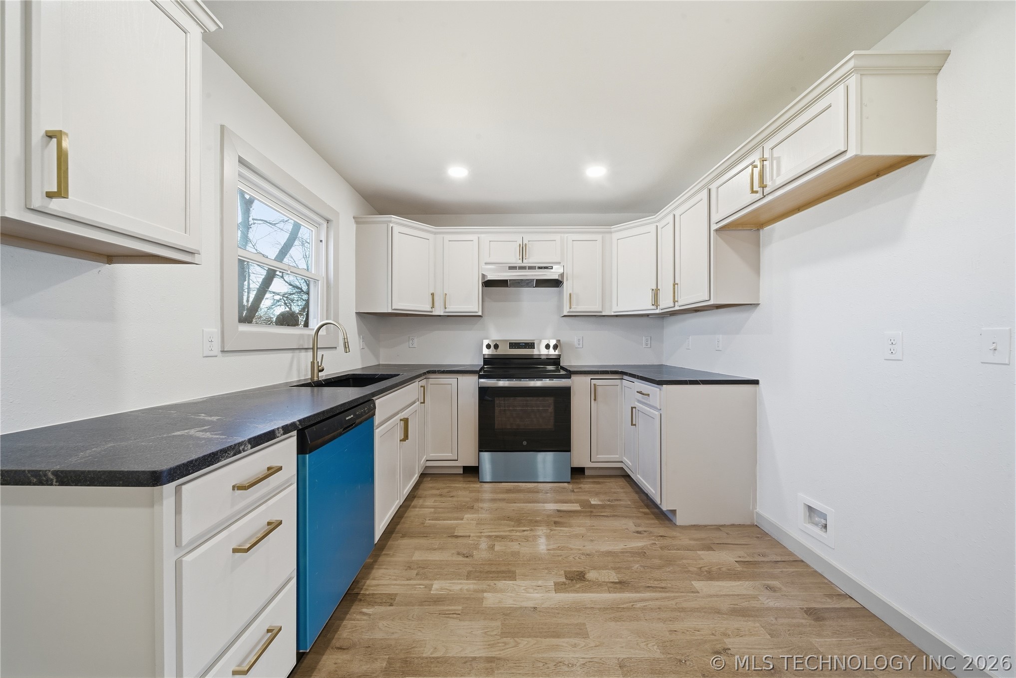 517 S 79th East Avenue Property Photo 8