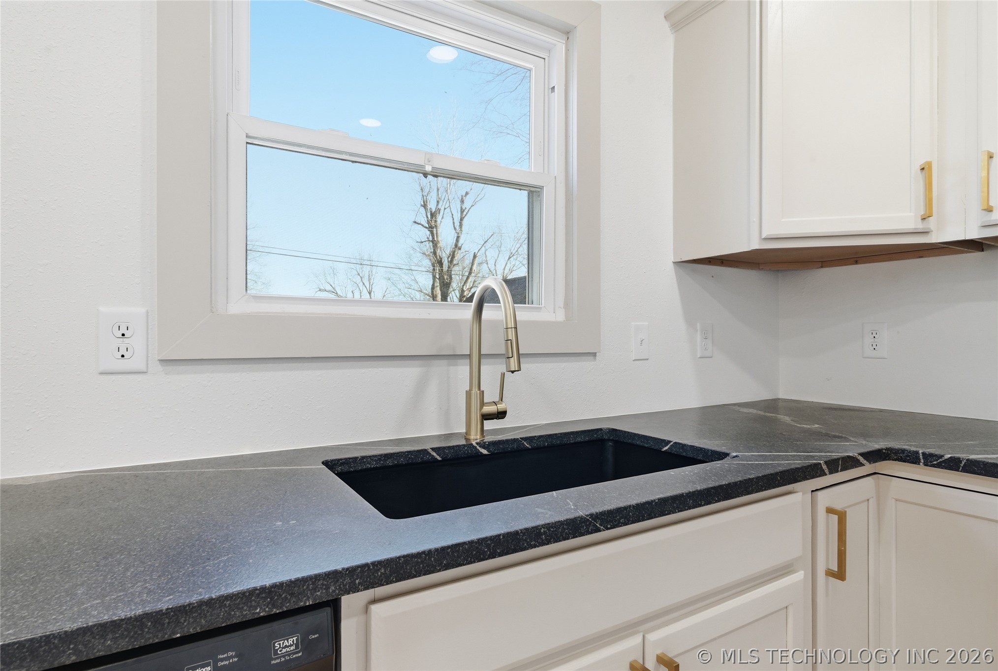 517 S 79th East Avenue Property Photo 9