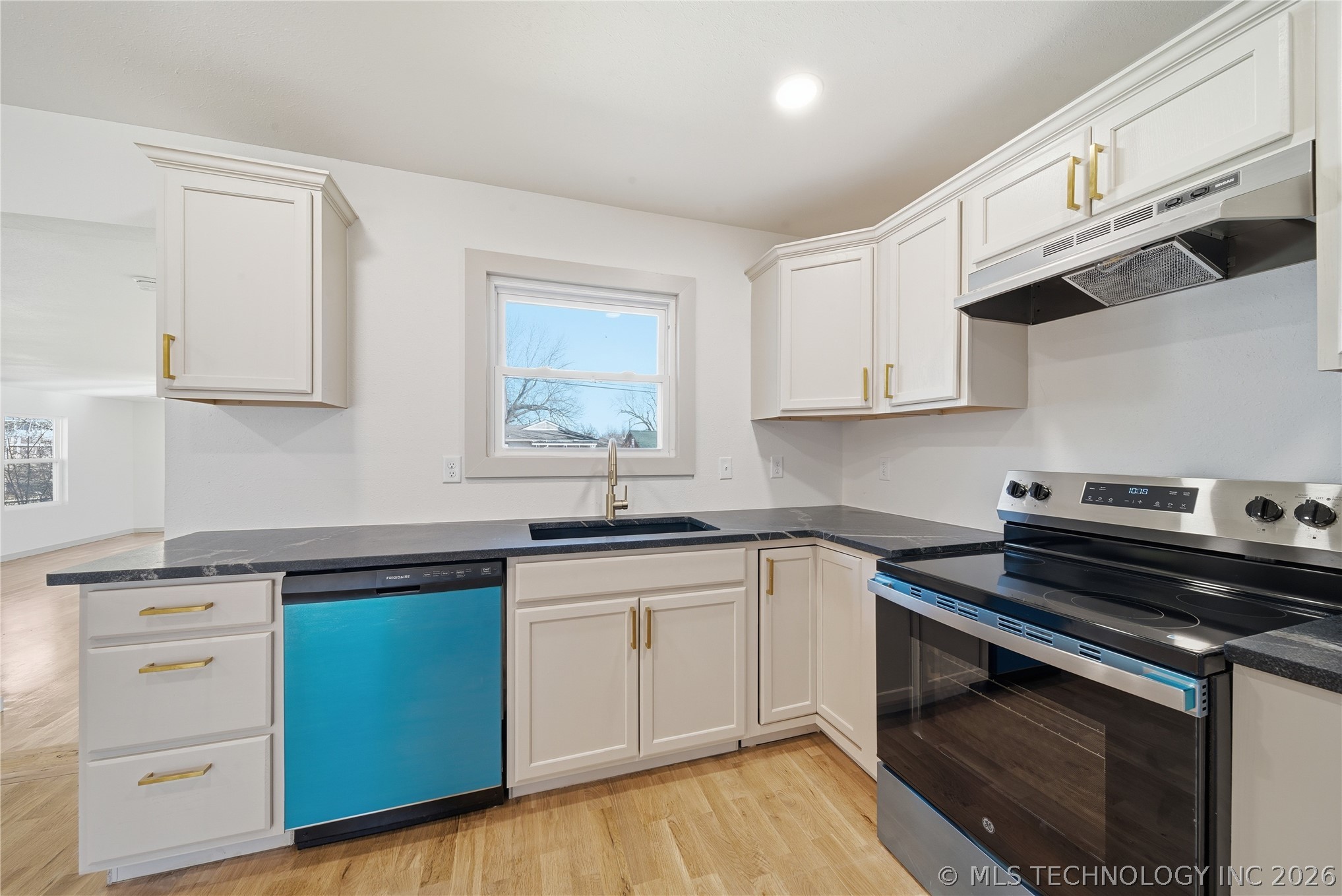 517 S 79th East Avenue Property Photo 11