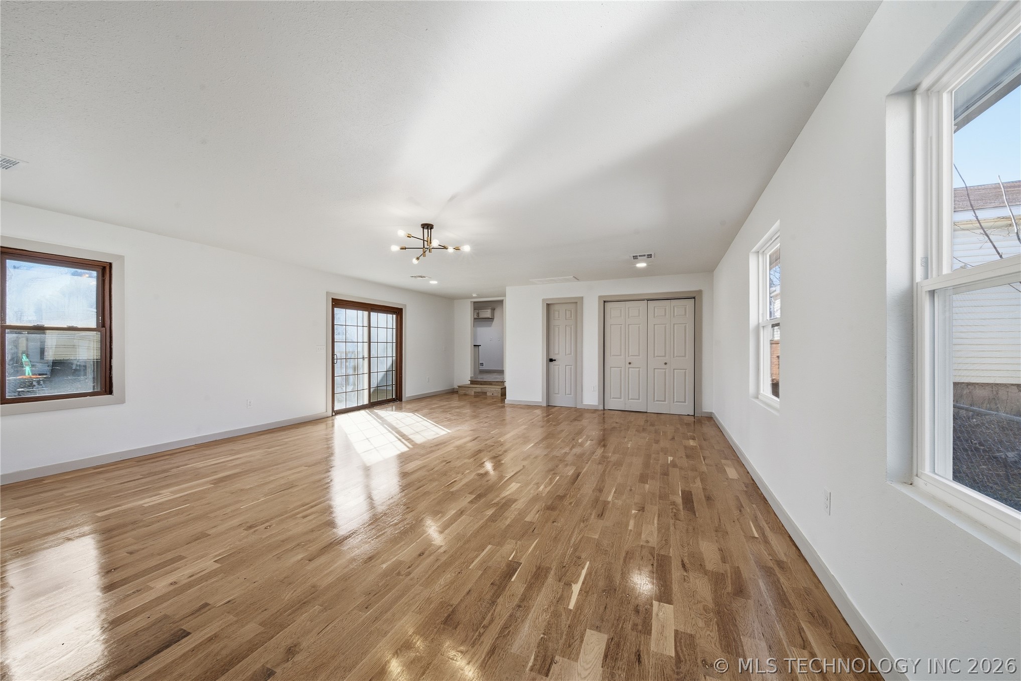 517 S 79th East Avenue Property Photo 13